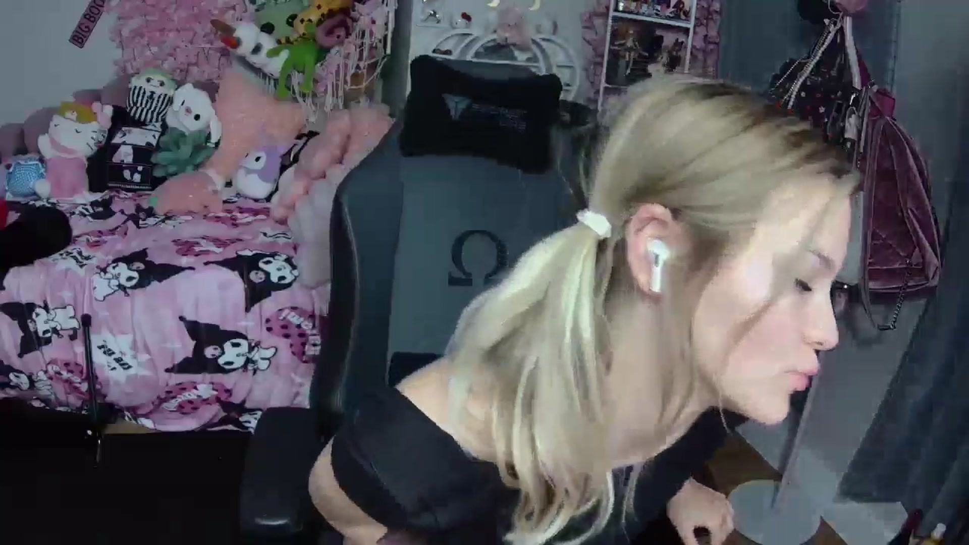 Gallery image thumbnail from Lil__Bunny's myfreecams stream on, 01/02/2025, 04:17 image 5 of 20