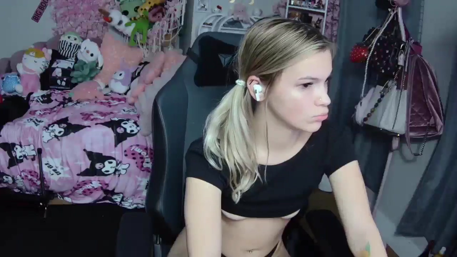 Gallery image thumbnail from Lil__Bunny's myfreecams stream on, 01/02/2025, 04:17 image 18 of 20