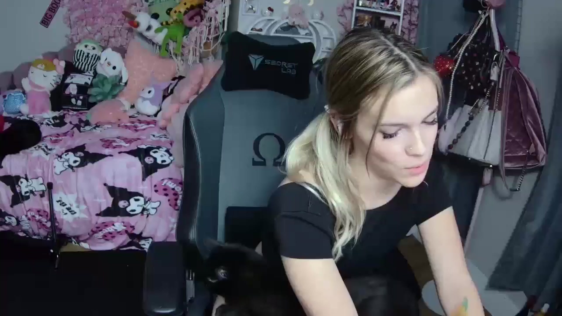 Gallery image thumbnail from Lil__Bunny's myfreecams stream on, 01/02/2025, 04:17 image 4 of 20