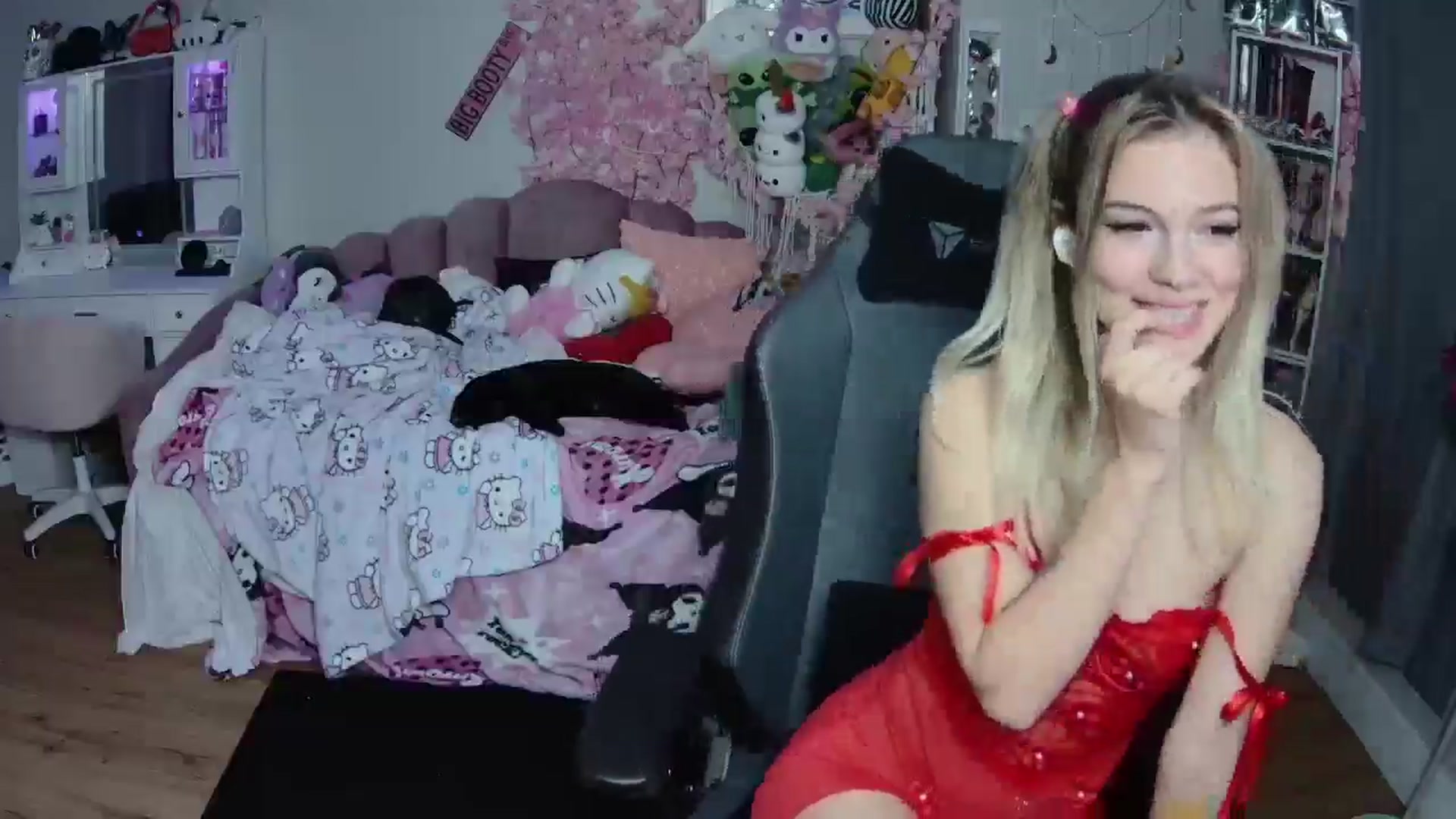 Gallery image thumbnail from Lil__Bunny's myfreecams stream on, 01/11/2025, 21:14 image 18 of 20