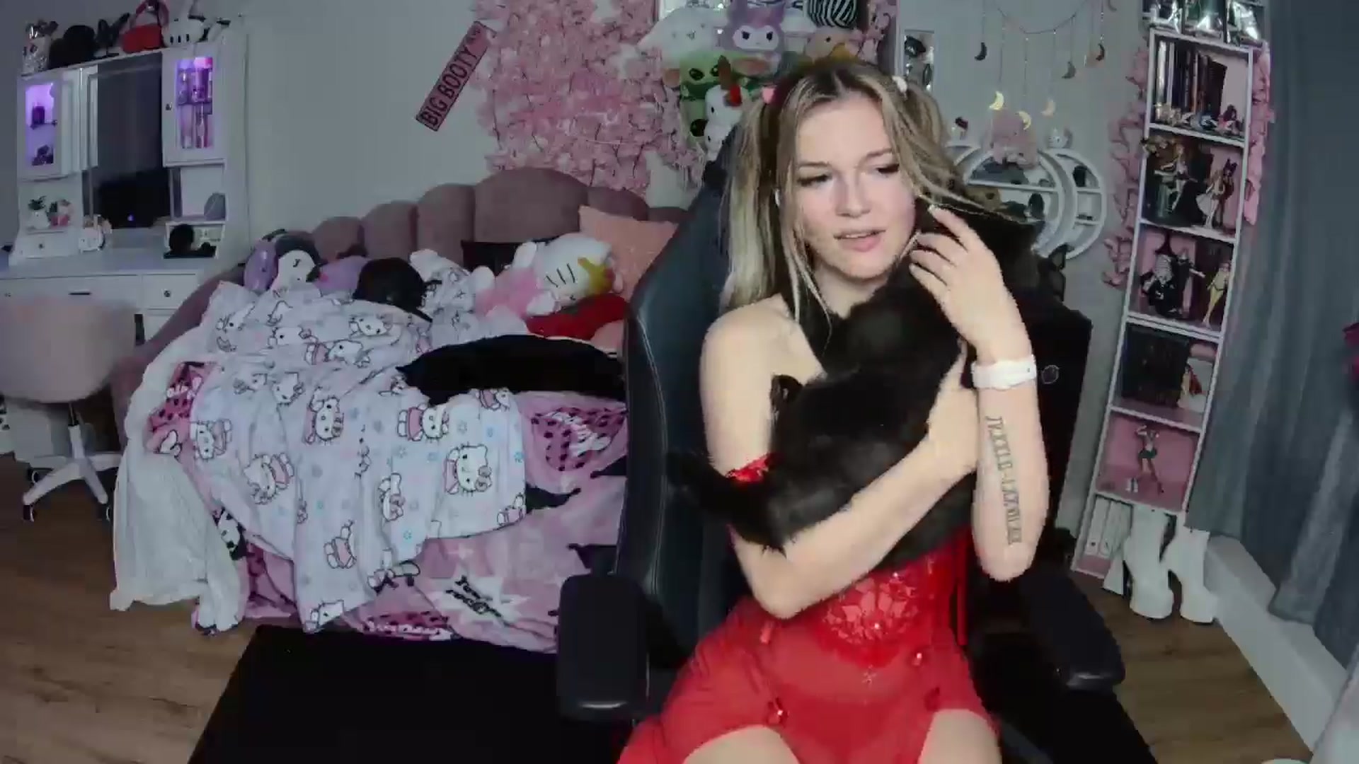 Gallery image thumbnail from Lil__Bunny's myfreecams stream on, 01/11/2025, 21:14 image 14 of 20