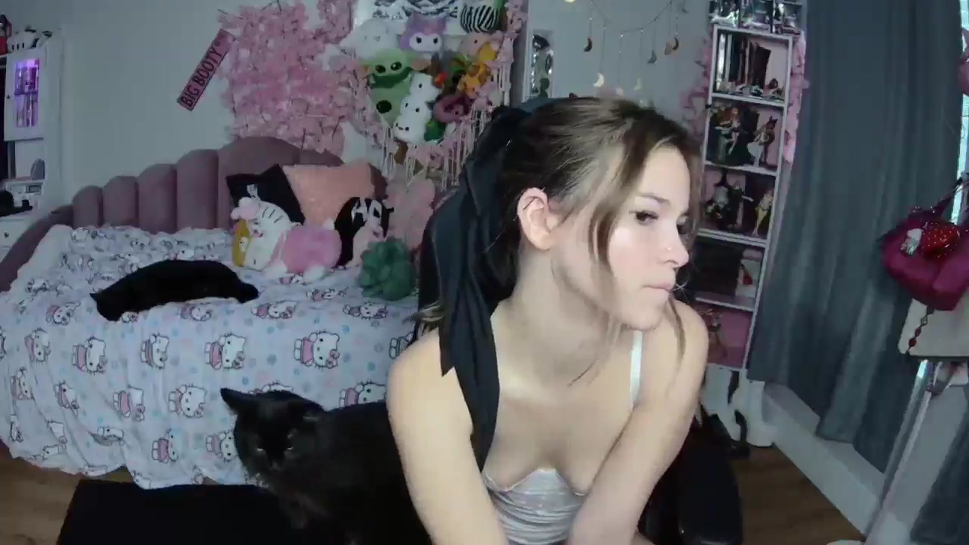 Gallery image thumbnail from Lil__Bunny's myfreecams stream on, 01/13/2025, 18:57 image 19 of 20
