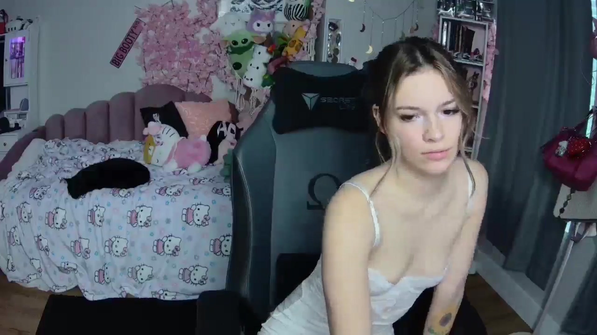 Gallery image thumbnail from Lil__Bunny's myfreecams stream on, 01/13/2025, 18:57 image 16 of 20