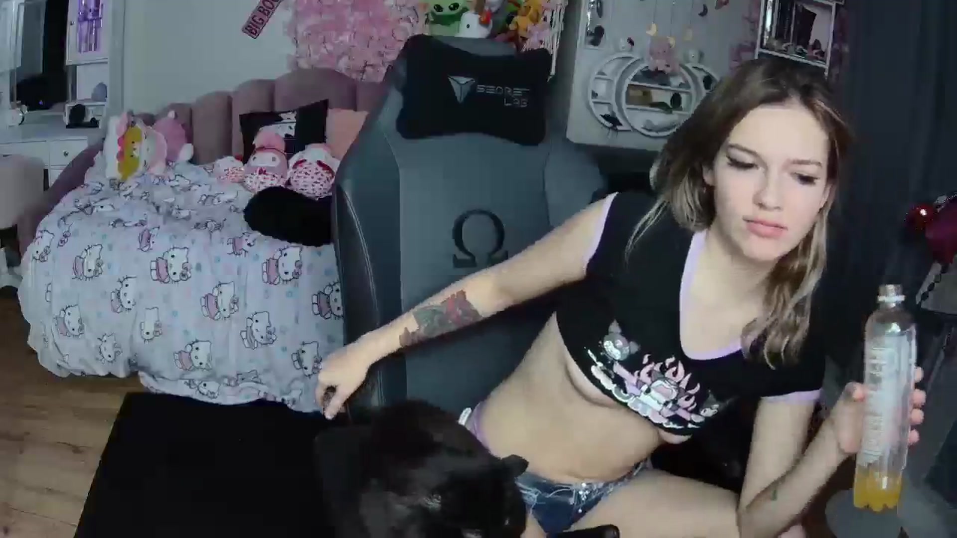 Gallery image thumbnail from Lil__Bunny's myfreecams stream on, 01/21/2025, 03:06 image 15 of 20