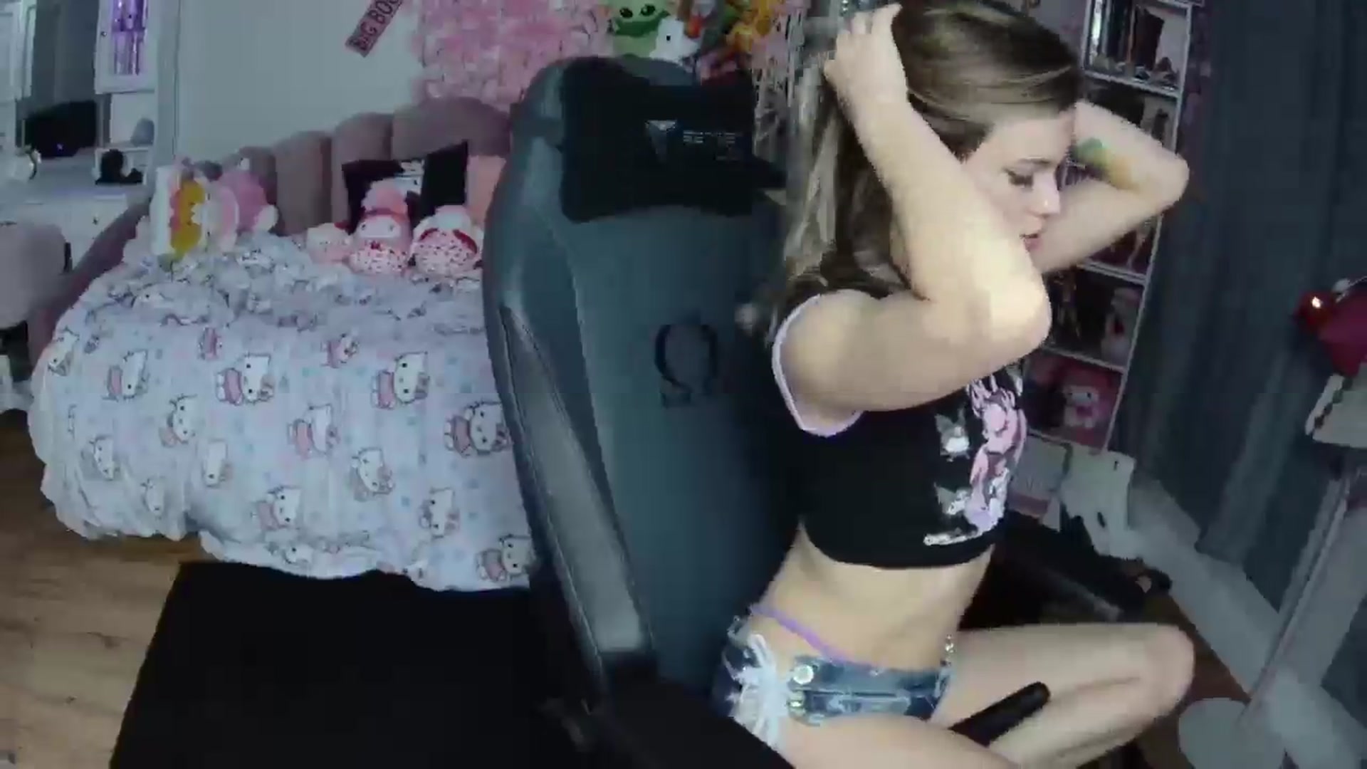 Gallery image thumbnail from Lil__Bunny's myfreecams stream on, 01/21/2025, 03:06 image 7 of 20