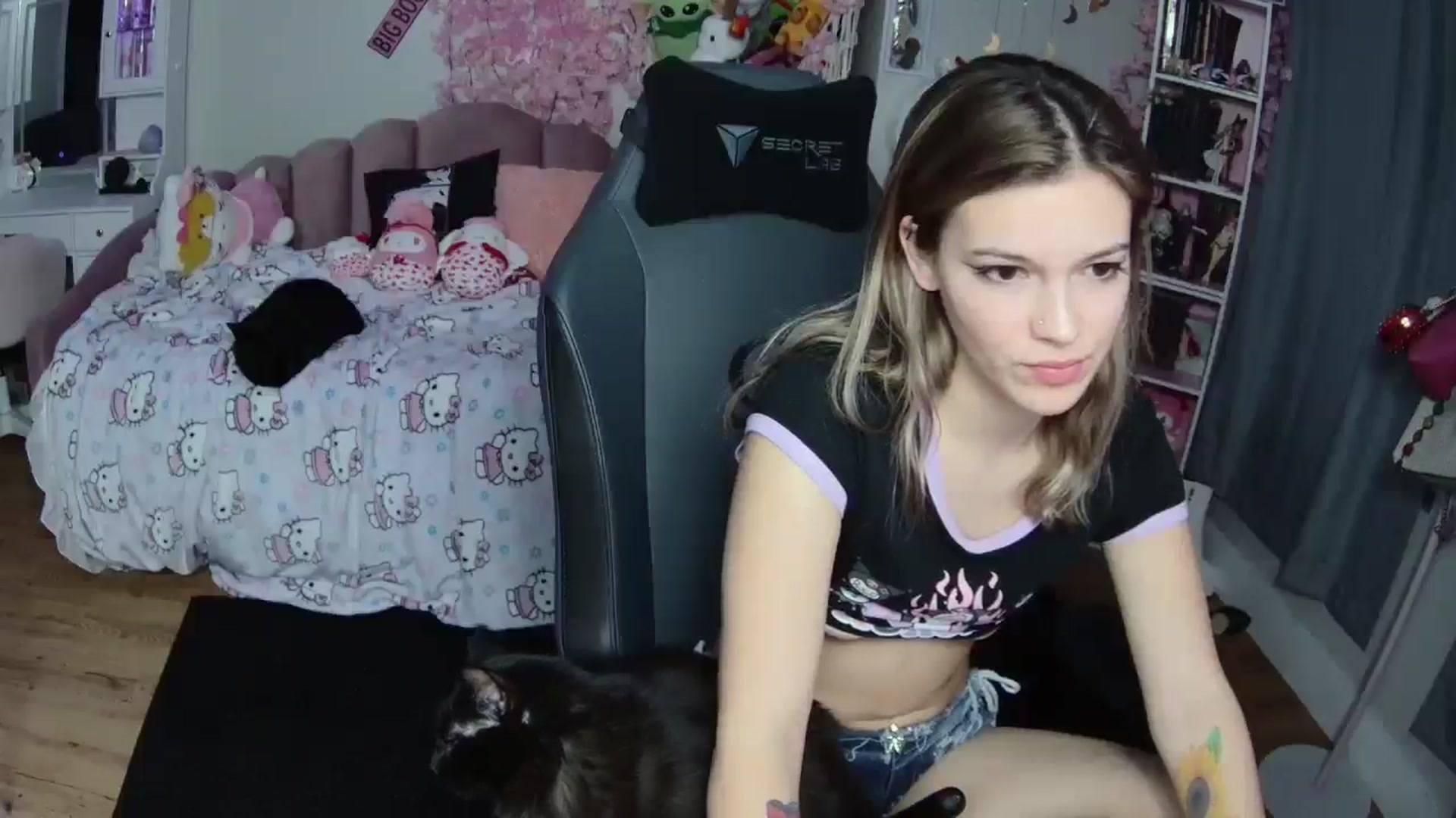 Gallery image thumbnail from Lil__Bunny's myfreecams stream on, 01/21/2025, 03:06 image 18 of 20