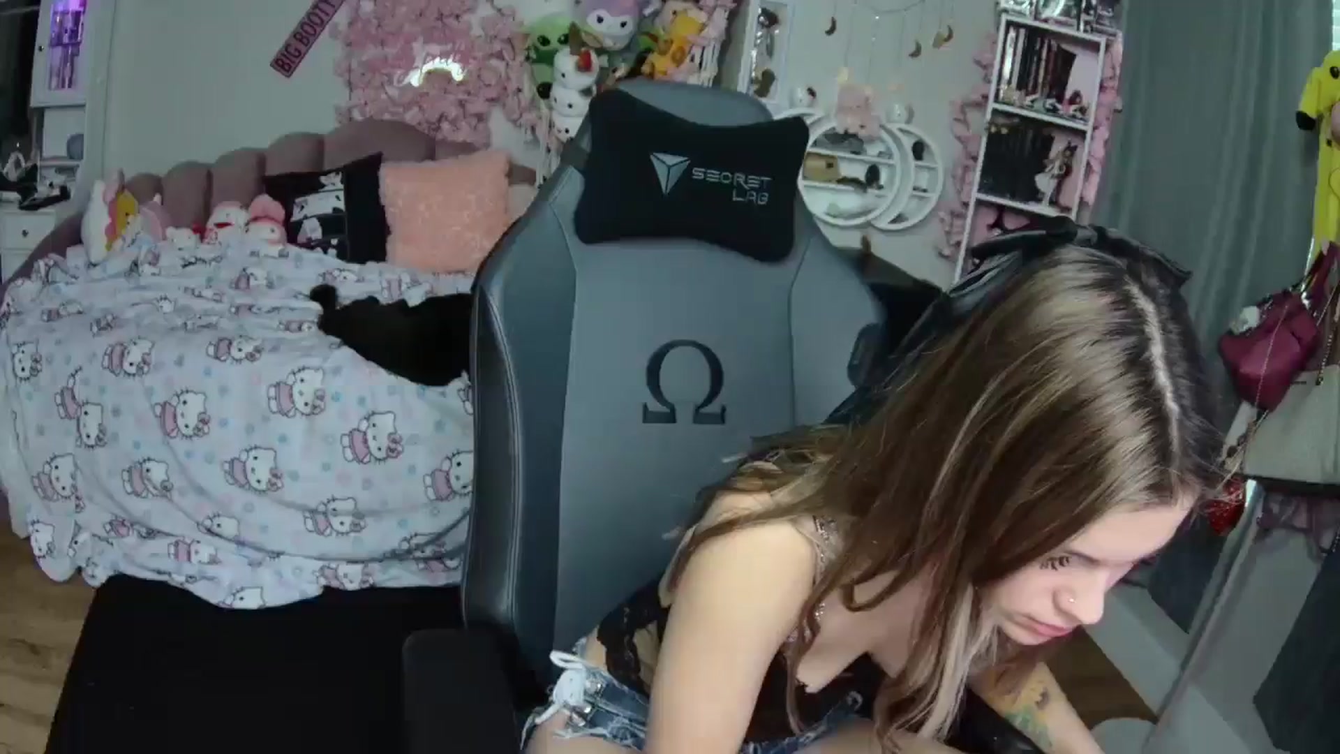 Gallery image thumbnail from Lil__Bunny's myfreecams stream on, 01/27/2025, 19:28 image 1 of 20