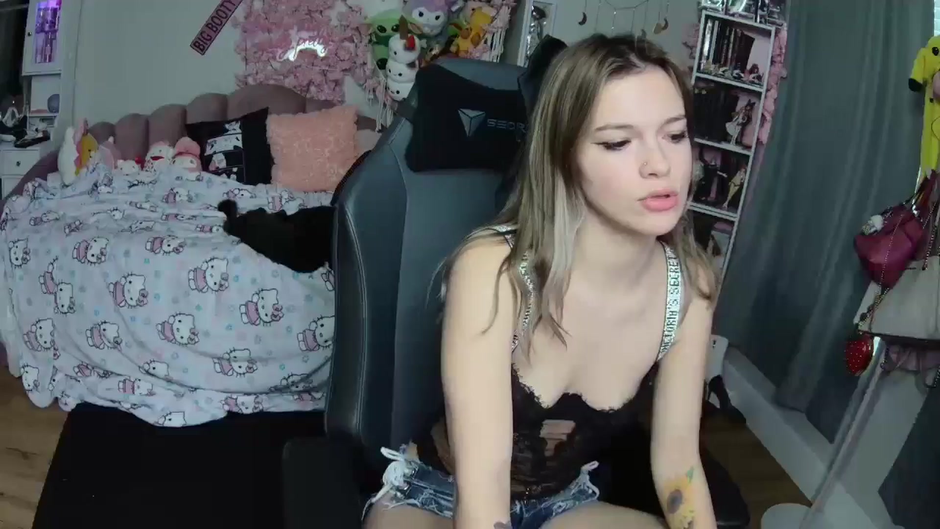 Gallery image thumbnail from Lil__Bunny's myfreecams stream on, 01/27/2025, 19:28 image 2 of 20