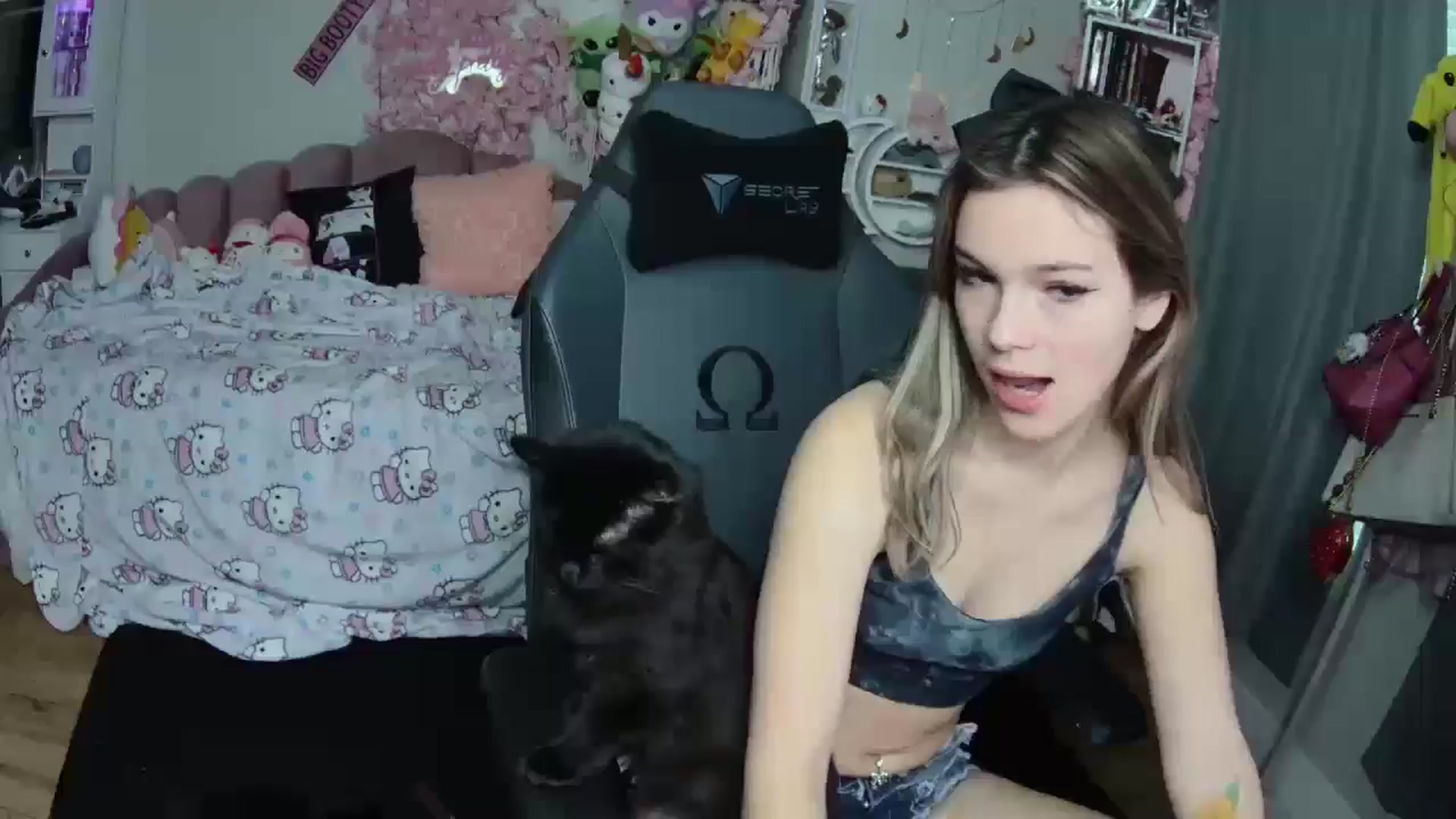 Gallery image thumbnail from Lil__Bunny's myfreecams stream on, 01/27/2025, 19:46 image 6 of 20