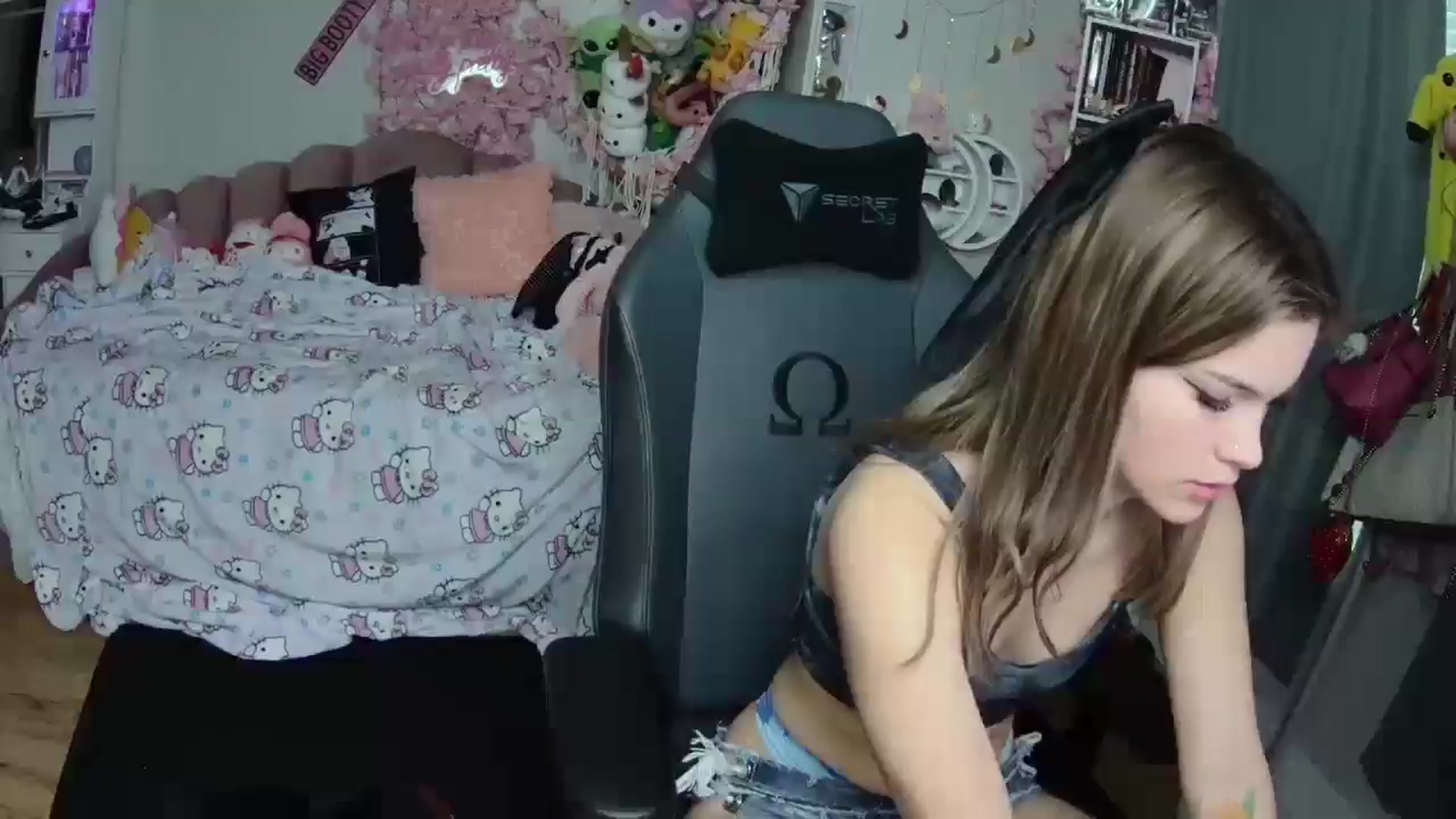 Gallery image thumbnail from Lil__Bunny's myfreecams stream on, 01/27/2025, 19:46 image 1 of 20