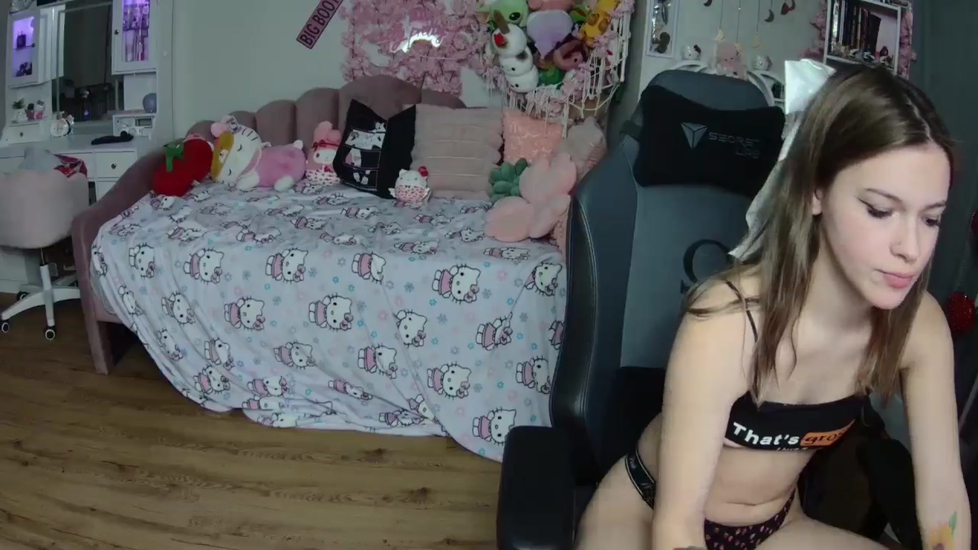 Gallery image thumbnail from Lil__Bunny's myfreecams stream on, 02/01/2025, 21:11 image 18 of 20