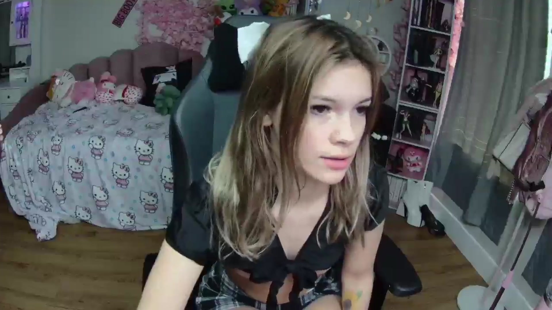 Gallery image thumbnail from Lil__Bunny's myfreecams stream on, 02/09/2025, 15:46 image 3 of 20