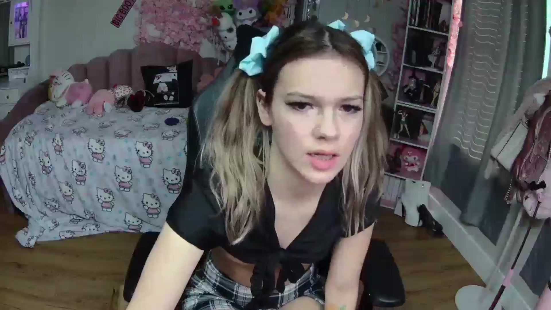 Gallery image thumbnail from Lil__Bunny's myfreecams stream on, 02/09/2025, 16:47 image 17 of 20