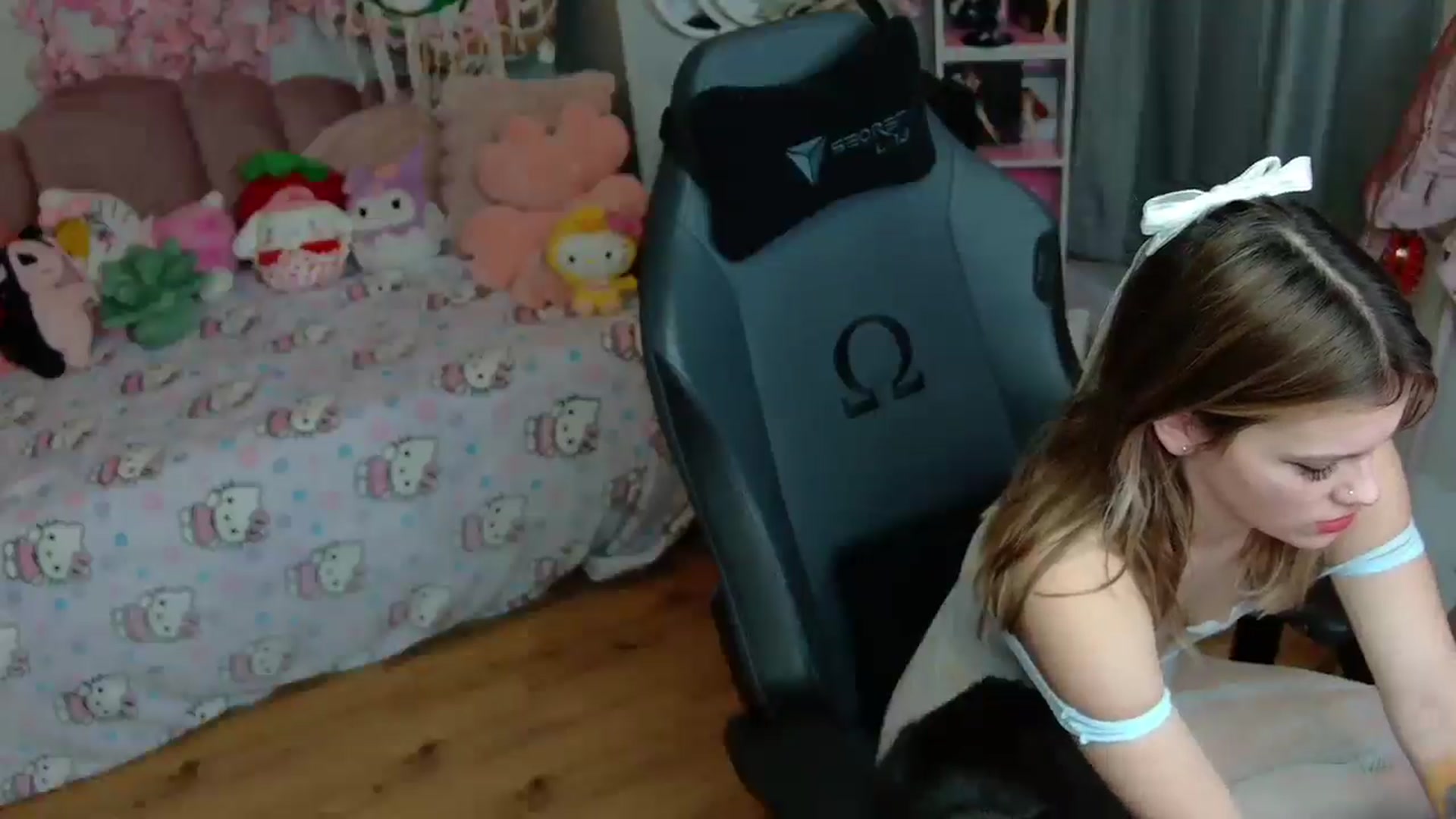 Gallery image thumbnail from Lil__Bunny's myfreecams stream on, 02/20/2025, 01:01 image 10 of 20