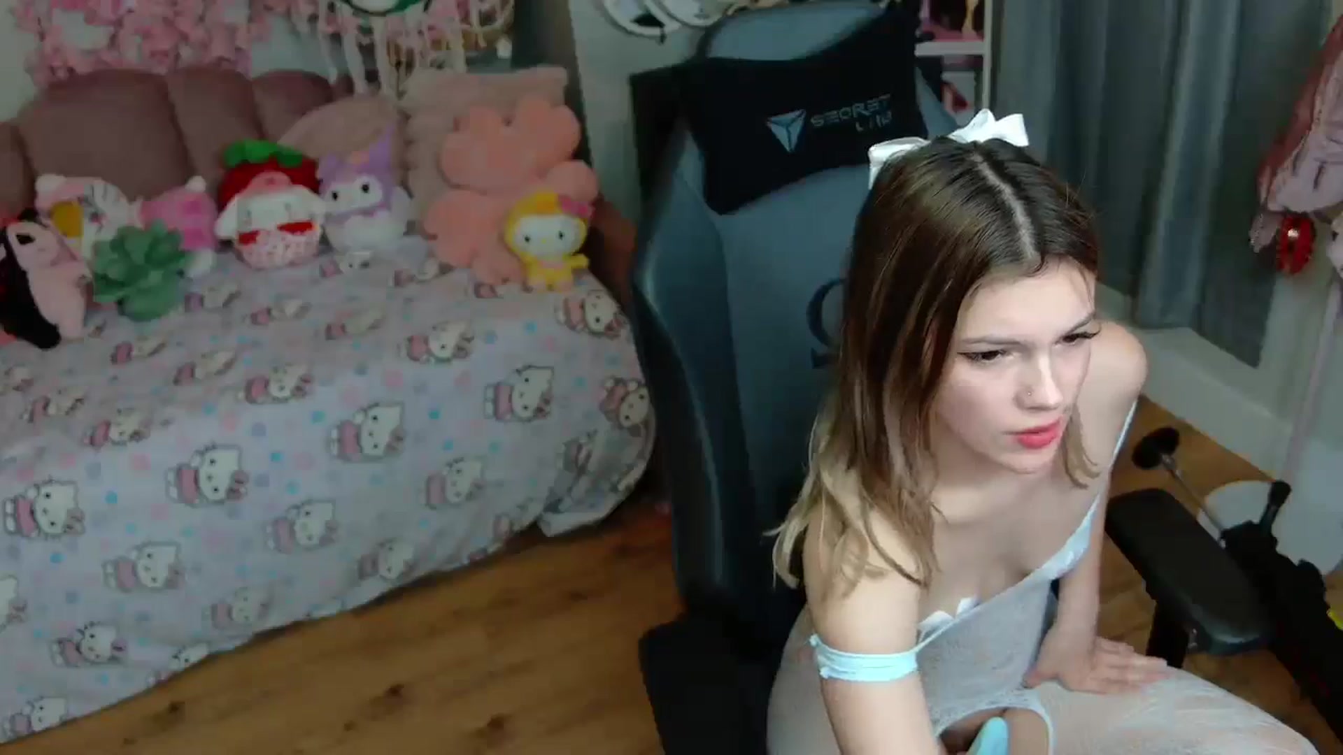 Gallery image thumbnail from Lil__Bunny's myfreecams stream on, 02/20/2025, 01:01 image 4 of 20