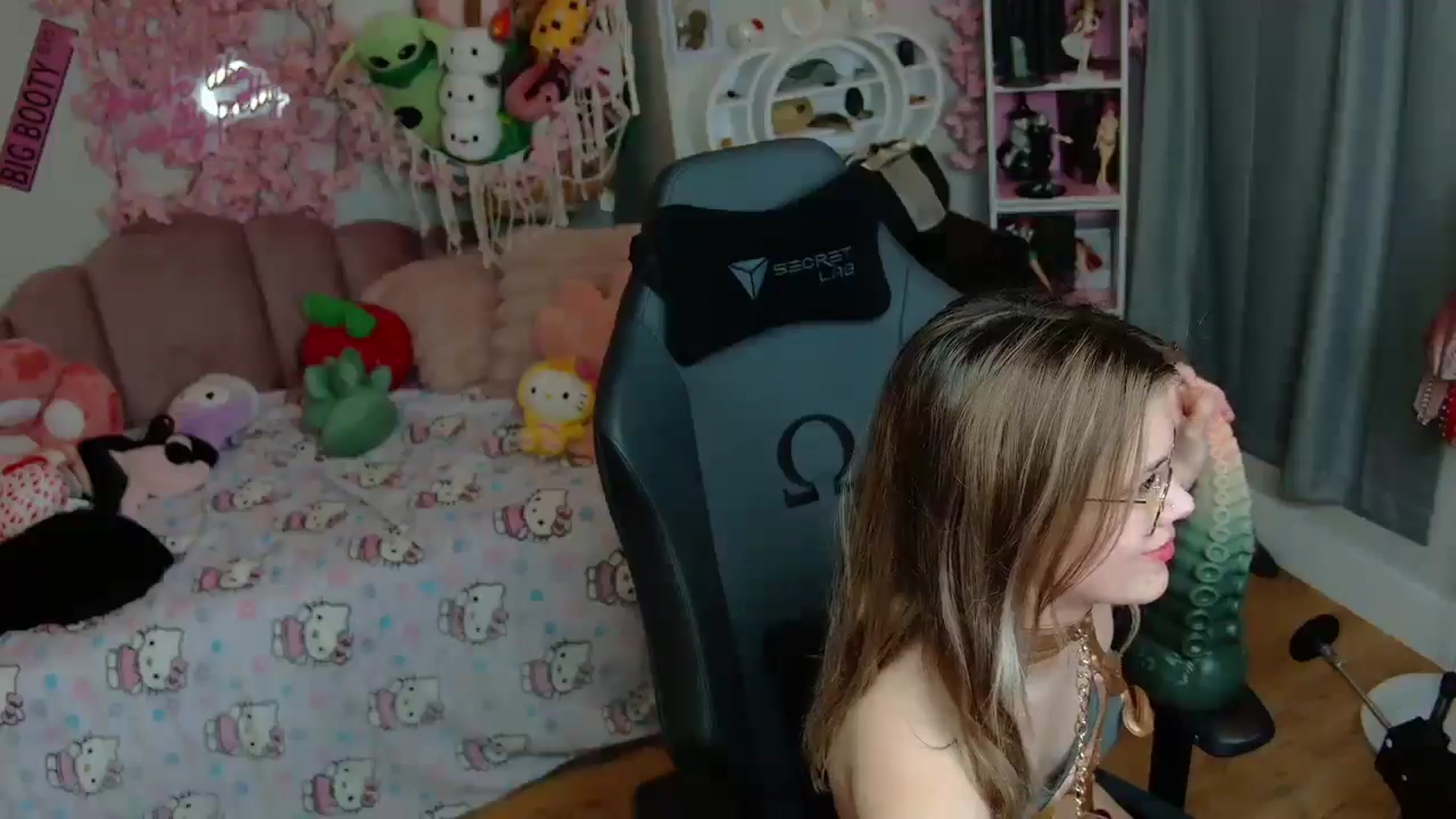 Gallery image thumbnail from Lil__Bunny's myfreecams stream on, 02/21/2025, 01:20 image 8 of 20