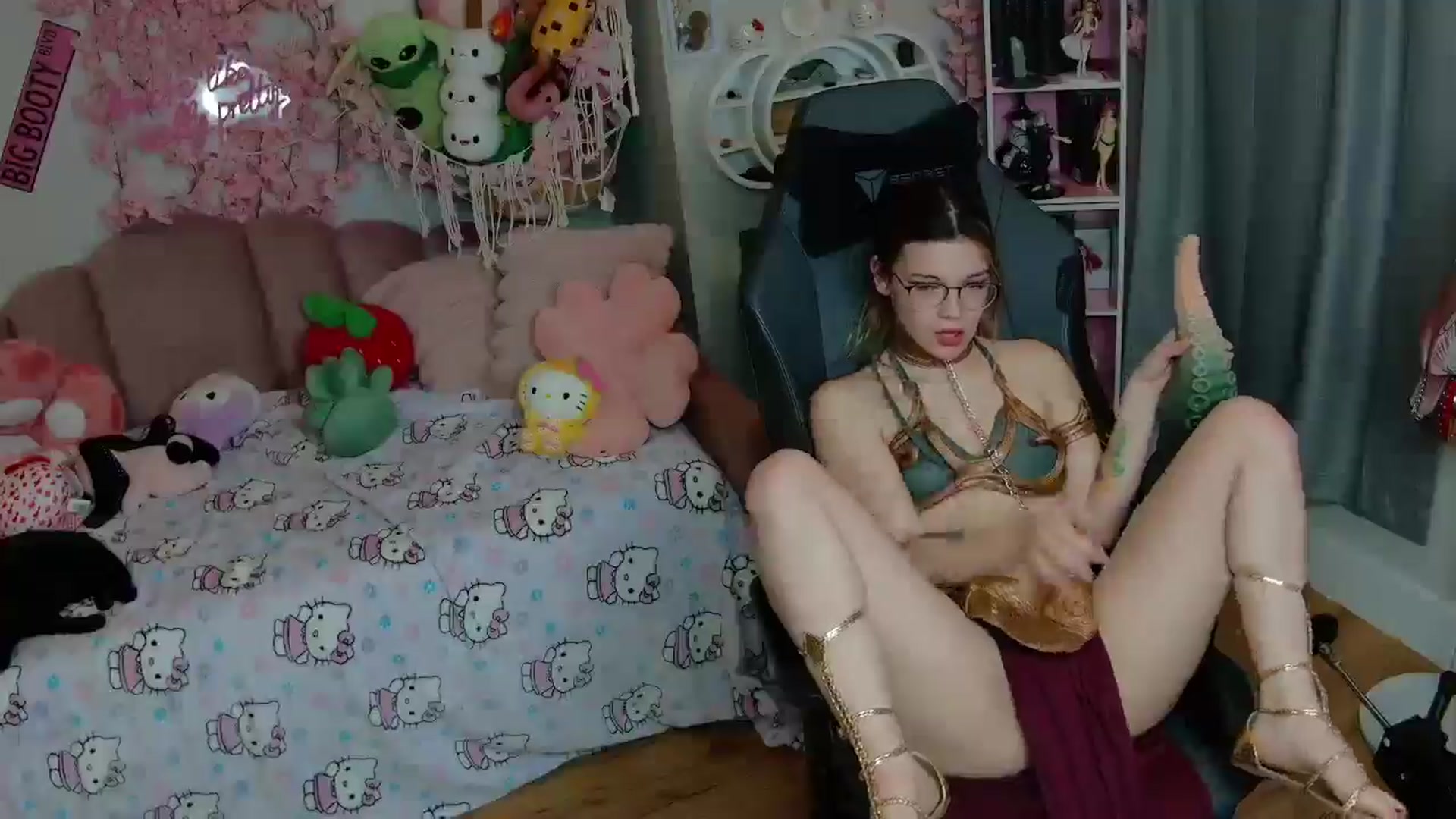 Gallery image thumbnail from Lil__Bunny's myfreecams stream on, 02/21/2025, 01:20 image 2 of 20