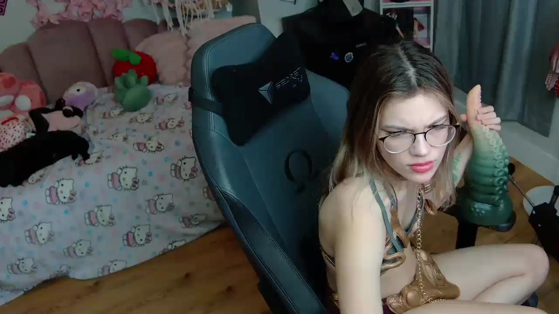Gallery image thumbnail from Lil__Bunny's myfreecams stream on, 02/21/2025, 01:20 image 15 of 20