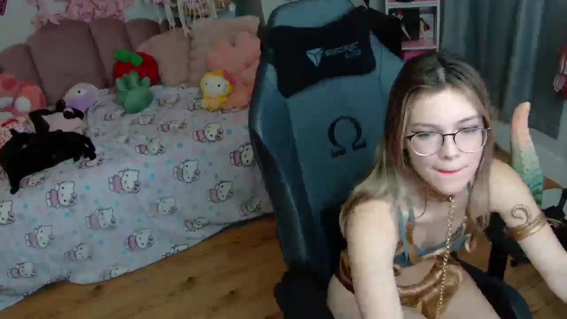 Gallery image thumbnail from Lil__Bunny's myfreecams stream on, 02/21/2025, 01:20 image 14 of 20
