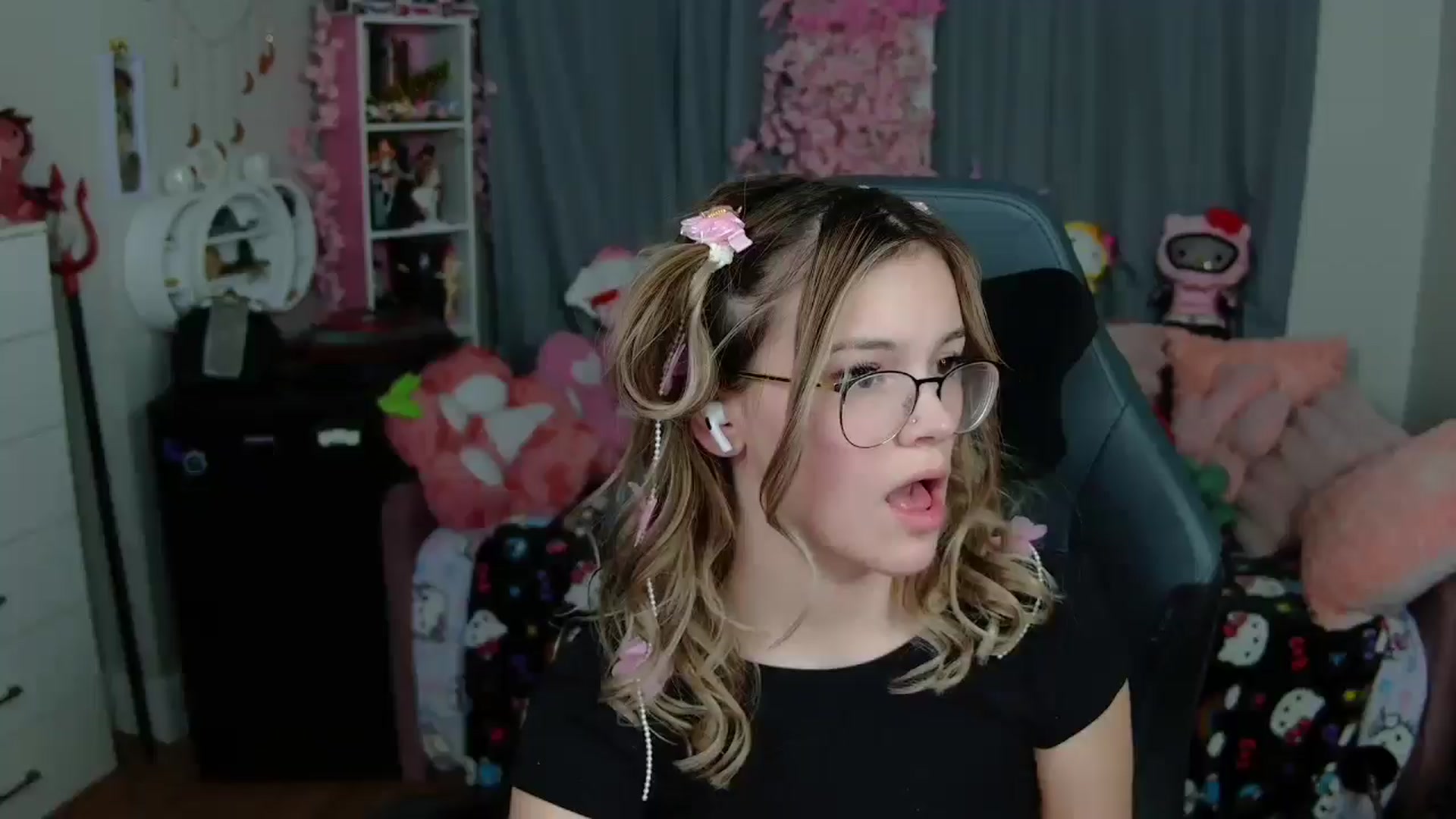 Gallery image thumbnail from Lil__Bunny's myfreecams stream on, 02/25/2025, 07:27 image 5 of 20