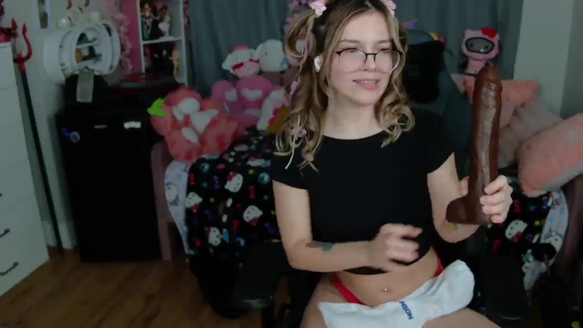 Gallery image thumbnail from Lil__Bunny's myfreecams stream on, 02/25/2025, 07:27 image 15 of 20