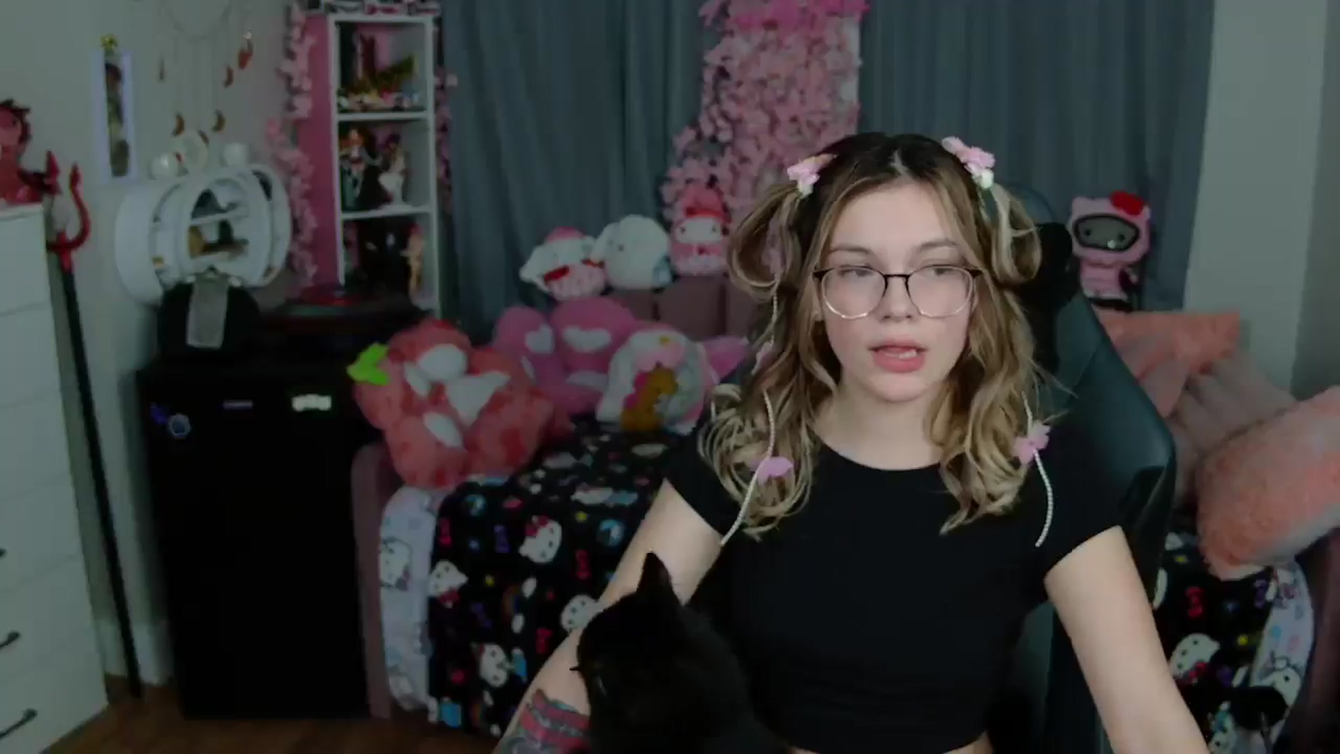 Gallery image thumbnail from Lil__Bunny's myfreecams stream on, 02/25/2025, 07:27 image 6 of 20
