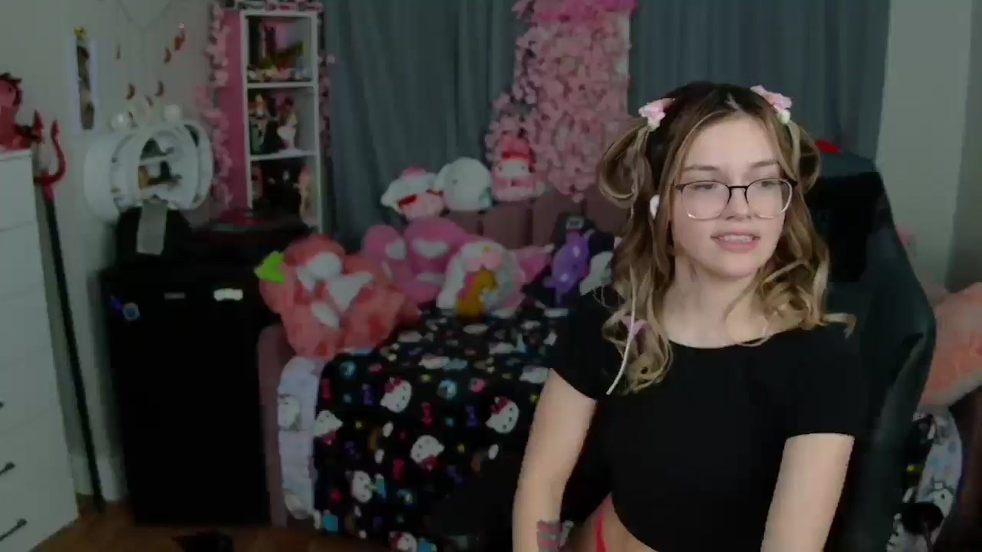 Gallery image thumbnail from Lil__Bunny's myfreecams stream on, 02/25/2025, 07:27 image 7 of 20