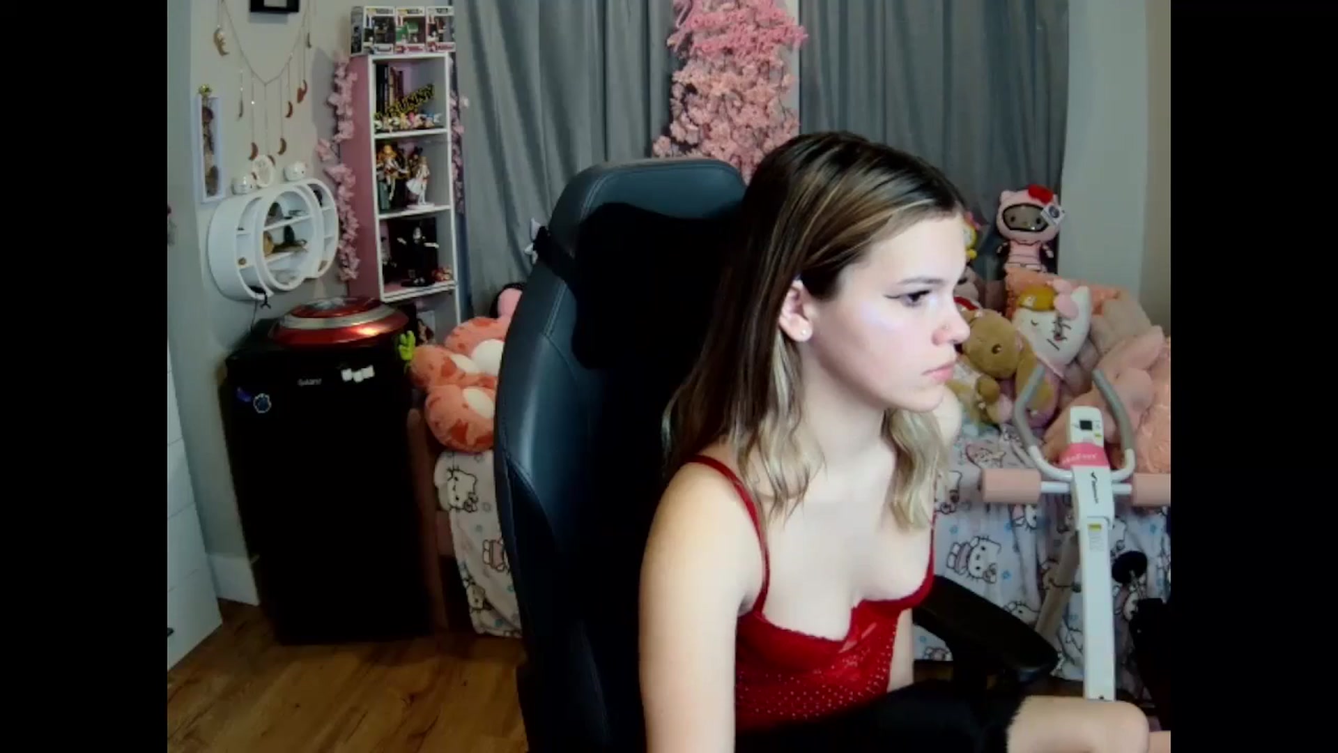 Gallery image thumbnail from Lil__Bunny's myfreecams stream on, 03/11/2025, 12:01 image 12 of 20