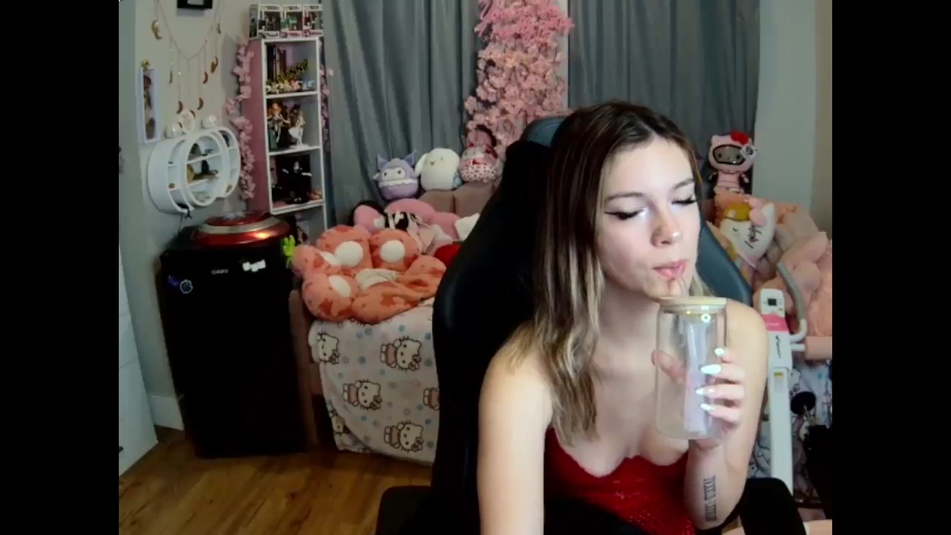 Gallery image thumbnail from Lil__Bunny's myfreecams stream on, 03/11/2025, 12:01 image 11 of 20