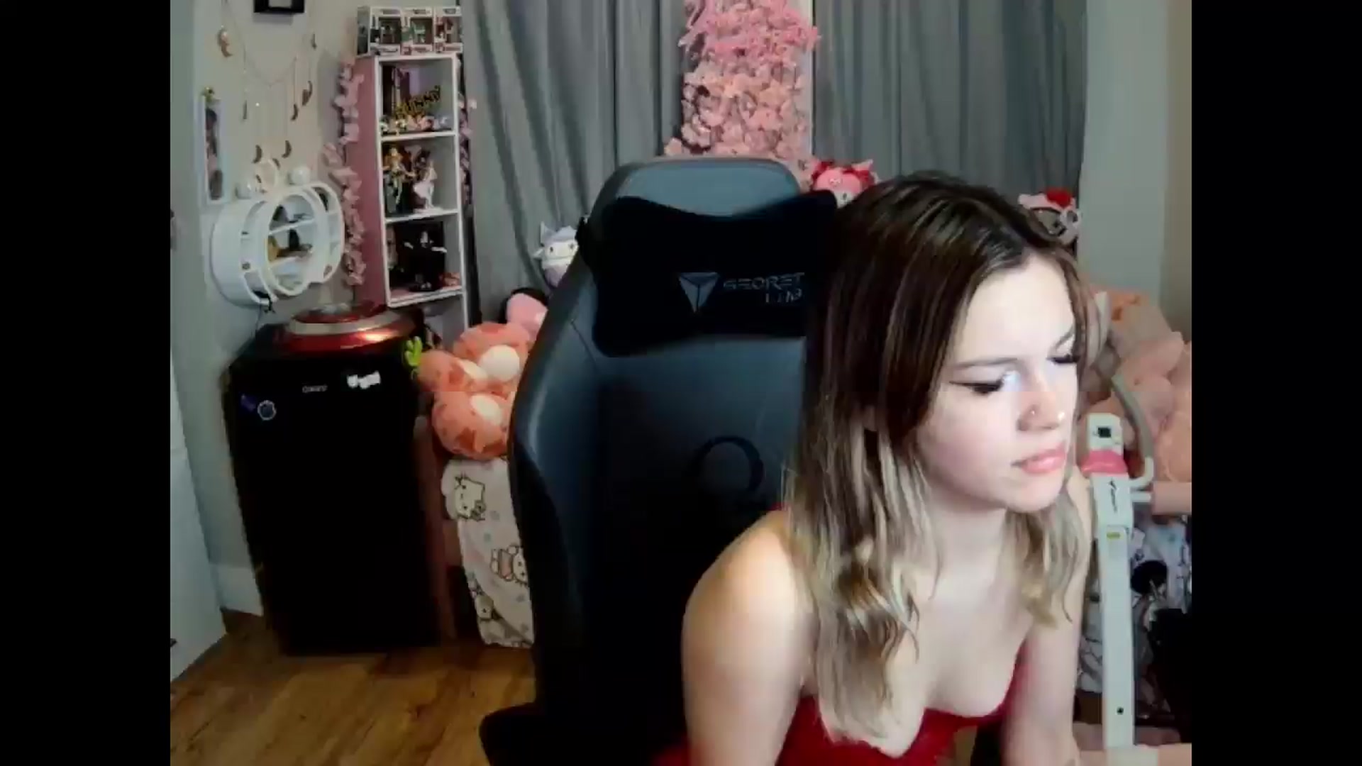 Gallery image thumbnail from Lil__Bunny's myfreecams stream on, 03/11/2025, 12:01 image 2 of 20