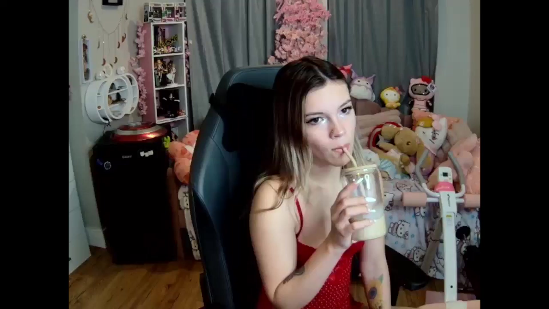 Gallery image thumbnail from Lil__Bunny's myfreecams stream on, 03/11/2025, 12:01 image 3 of 20