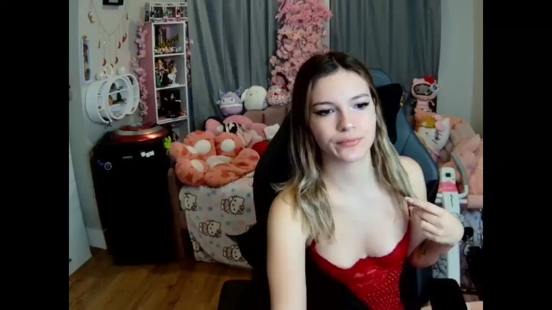 Gallery image thumbnail from Lil__Bunny's myfreecams stream on, 03/11/2025, 12:01 image 10 of 20