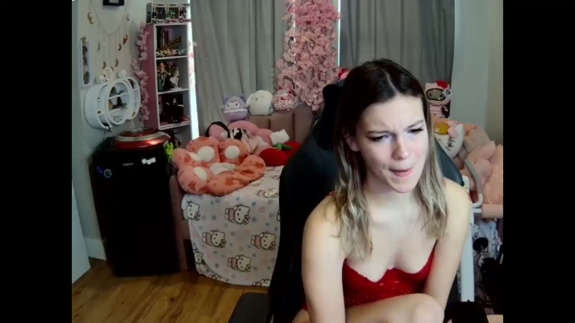 Gallery image thumbnail from Lil__Bunny's myfreecams stream on, 03/11/2025, 13:12 image 16 of 20