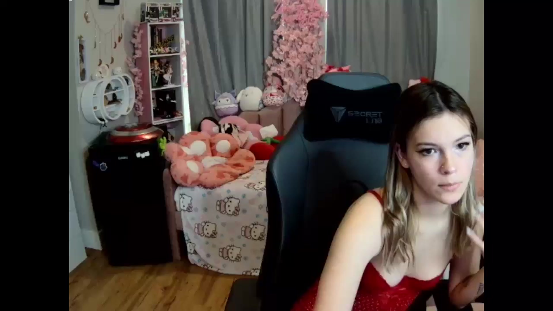 Gallery image thumbnail from Lil__Bunny's myfreecams stream on, 03/11/2025, 13:12 image 7 of 20