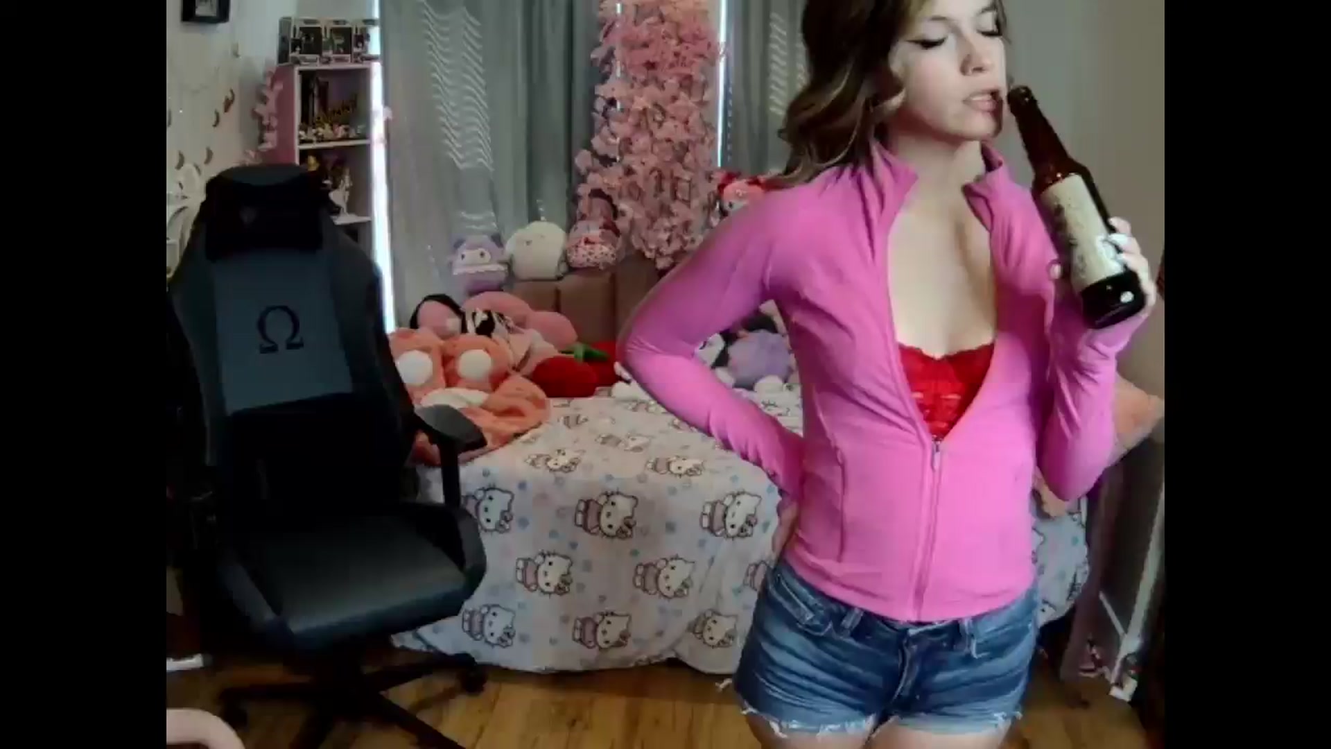 Gallery image thumbnail from Lil__Bunny's myfreecams stream on, 03/11/2025, 18:22 image 1 of 20