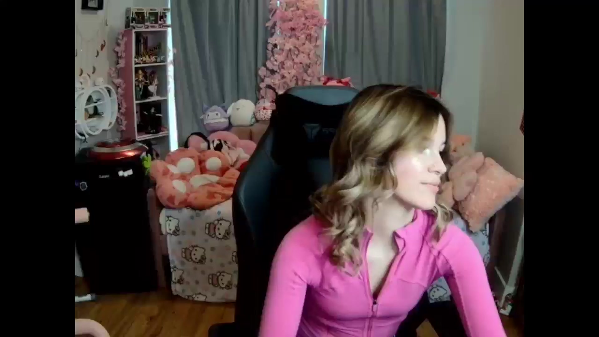 Gallery image thumbnail from Lil__Bunny's myfreecams stream on, 03/11/2025, 18:22 image 17 of 20
