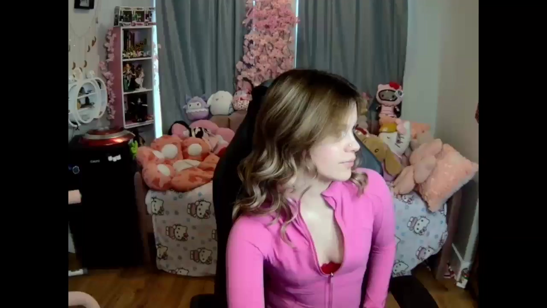 Gallery image thumbnail from Lil__Bunny's myfreecams stream on, 03/11/2025, 18:22 image 19 of 20