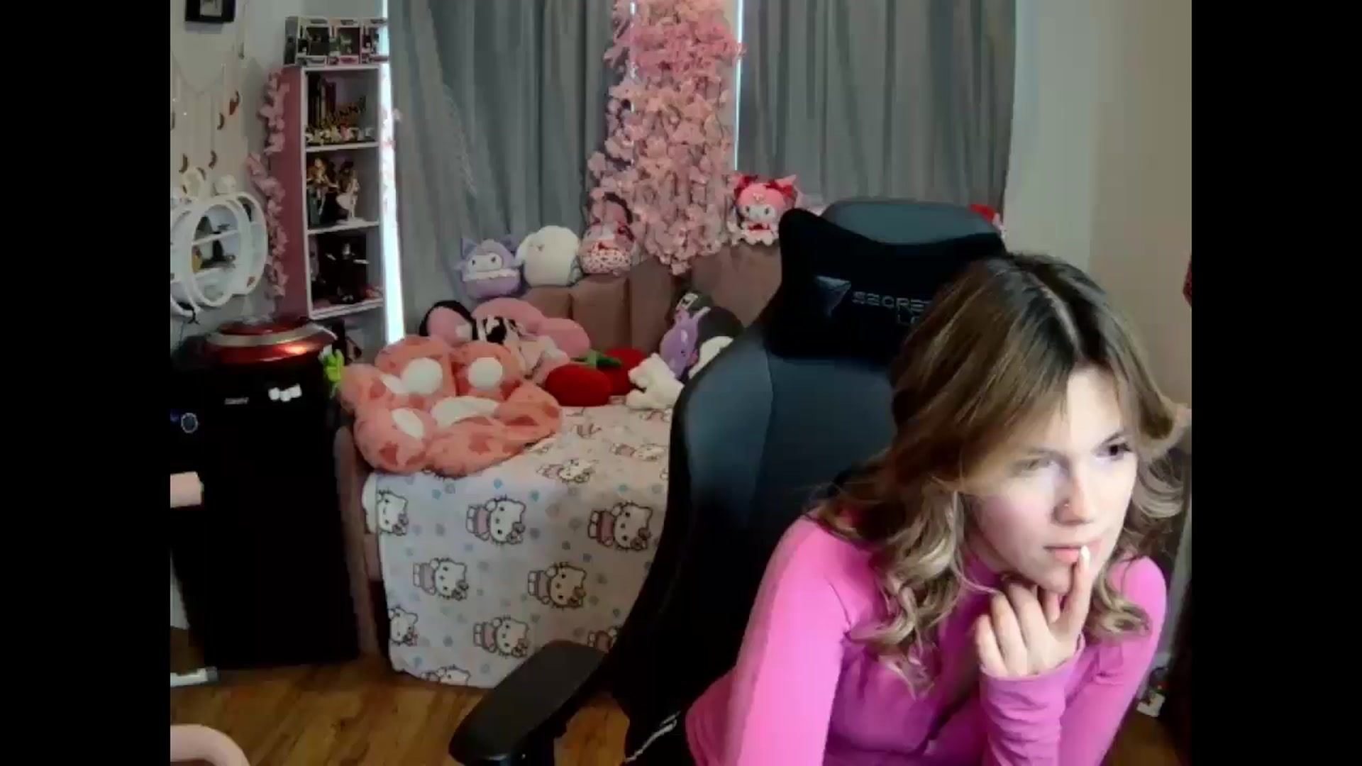 Gallery image thumbnail from Lil__Bunny's myfreecams stream on, 03/11/2025, 18:22 image 14 of 20
