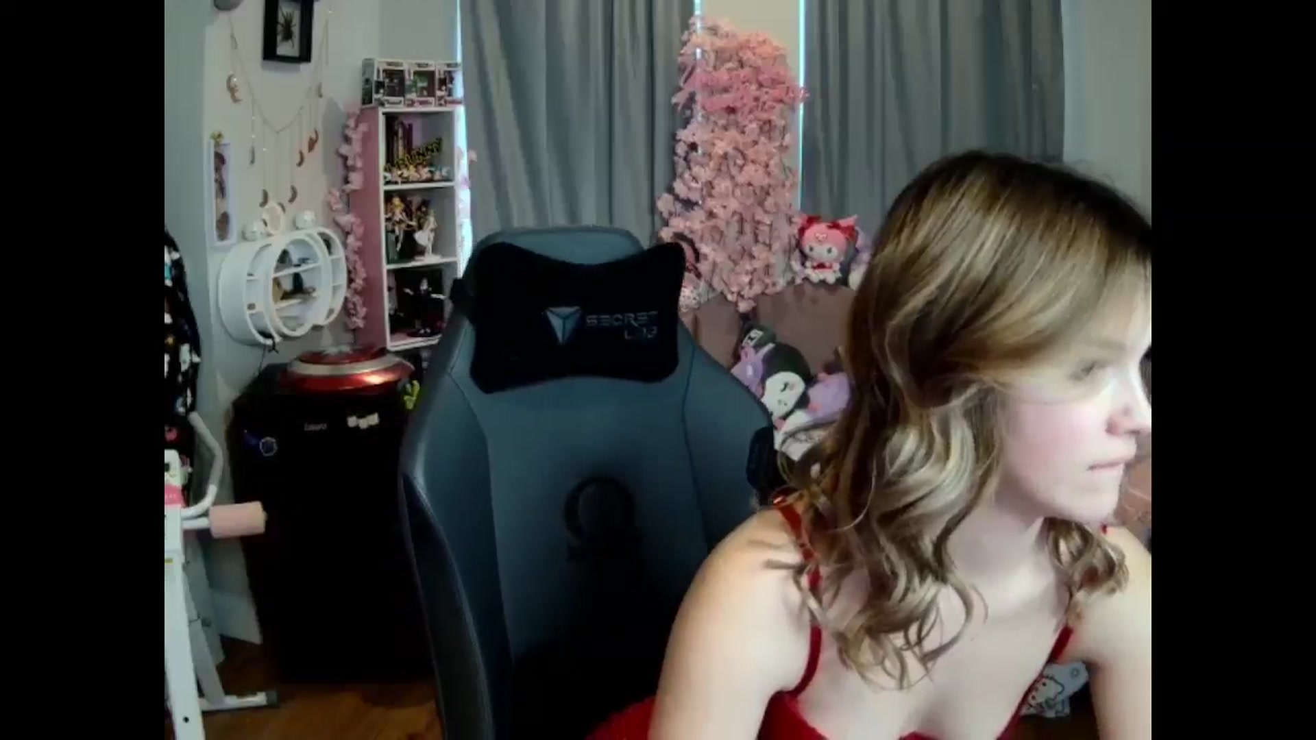 Gallery image thumbnail from Lil__Bunny's myfreecams stream on, 03/11/2025, 19:15 image 17 of 20