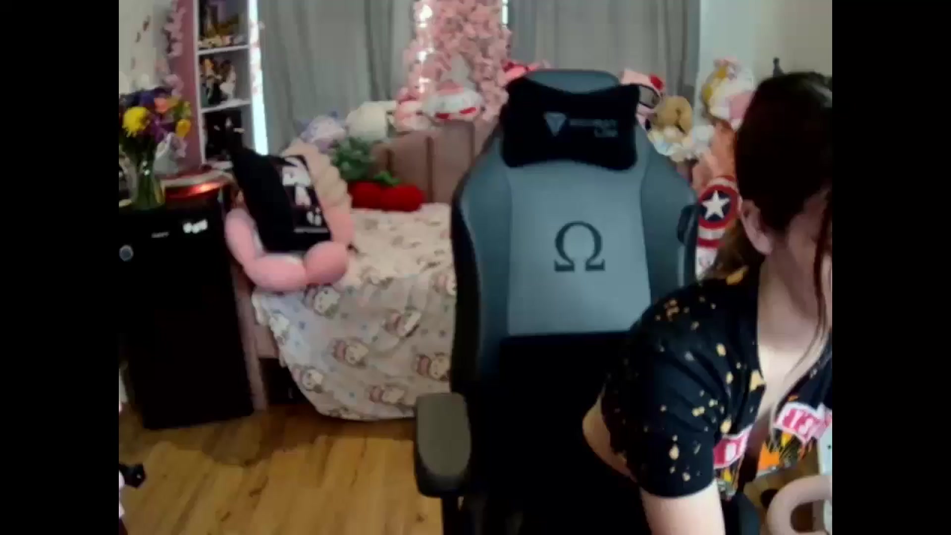 Gallery image thumbnail from Lil__Bunny's myfreecams stream on, 03/18/2025, 13:07 image 14 of 20