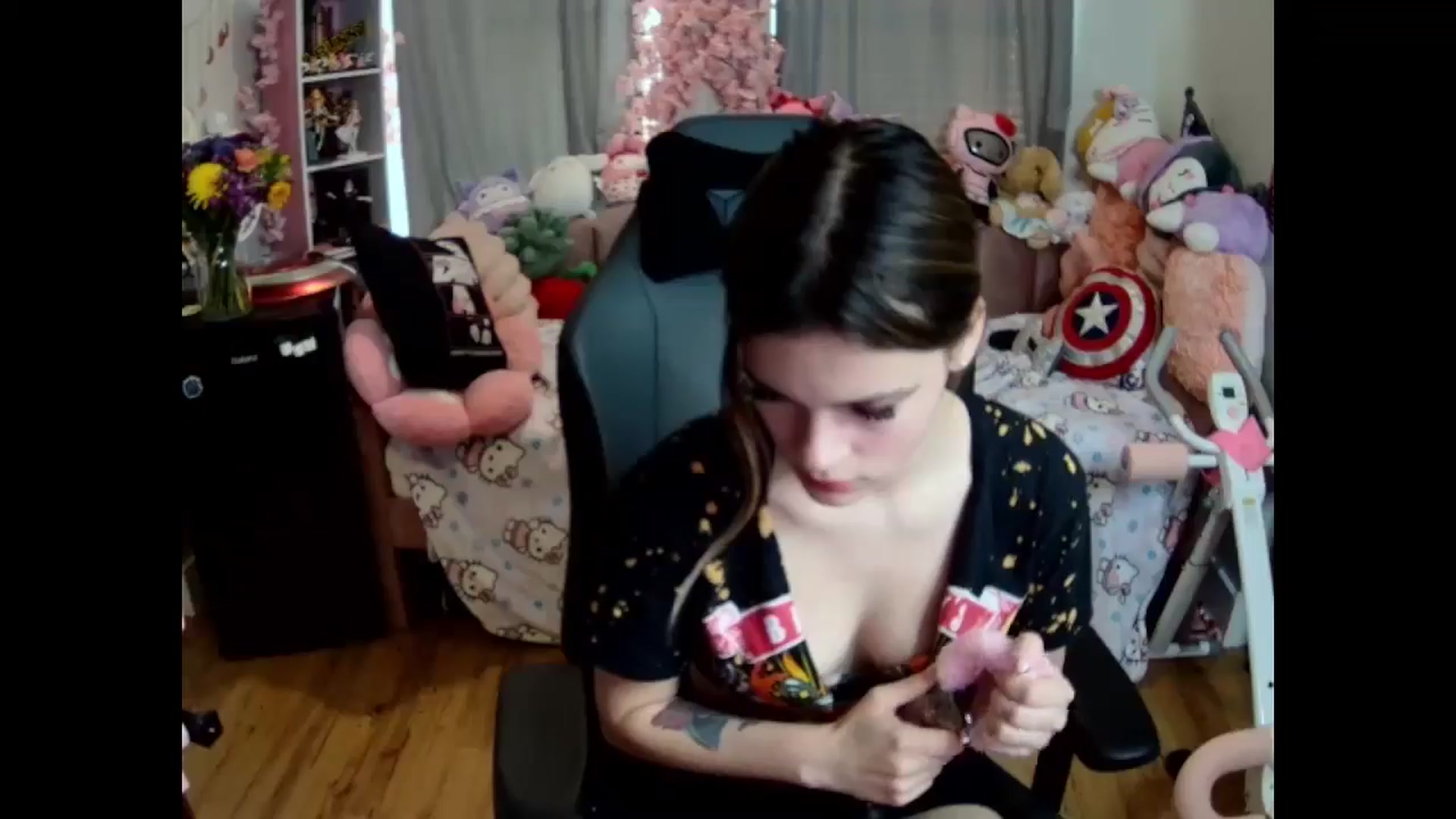 Gallery image thumbnail from Lil__Bunny's myfreecams stream on, 03/18/2025, 13:07 image 17 of 20