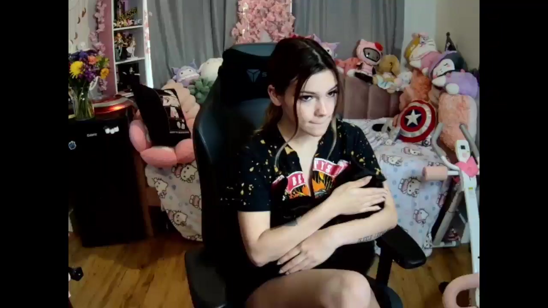Gallery image thumbnail from Lil__Bunny's myfreecams stream on, 03/18/2025, 13:07 image 1 of 20