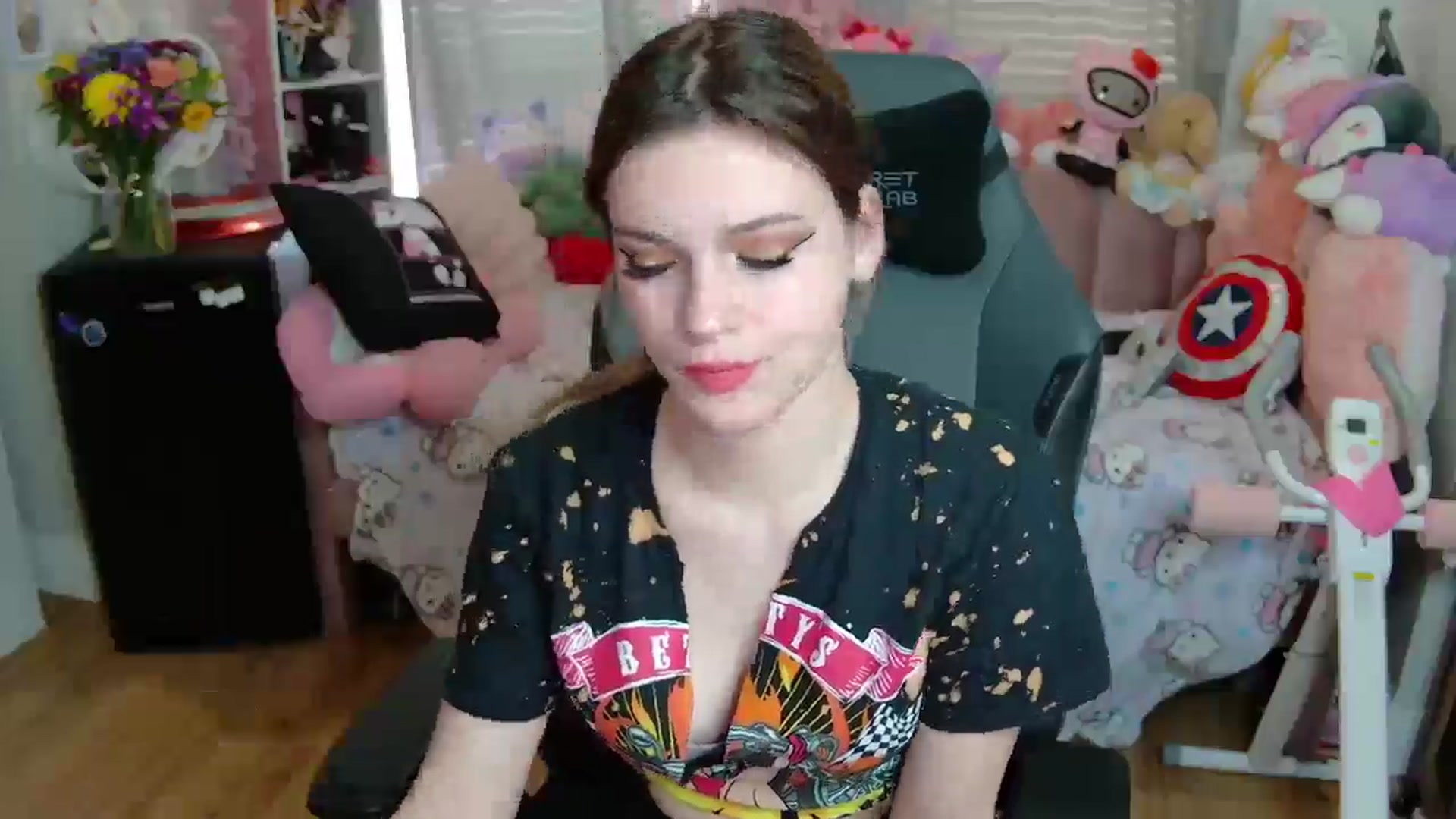Gallery image thumbnail from Lil__Bunny's myfreecams stream on, 03/18/2025, 14:58 image 20 of 20