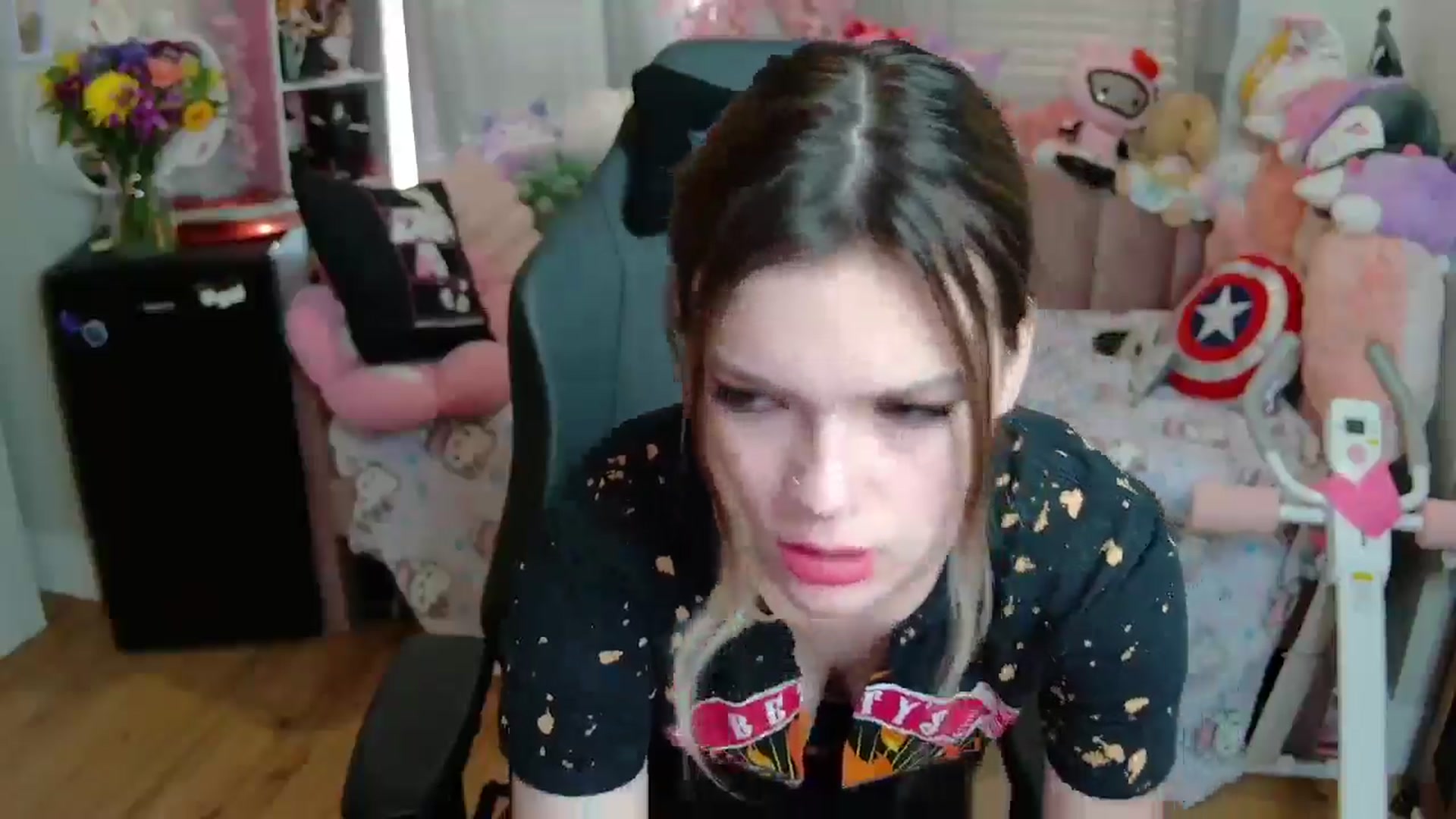 Gallery image thumbnail from Lil__Bunny's myfreecams stream on, 03/18/2025, 14:58 image 3 of 20