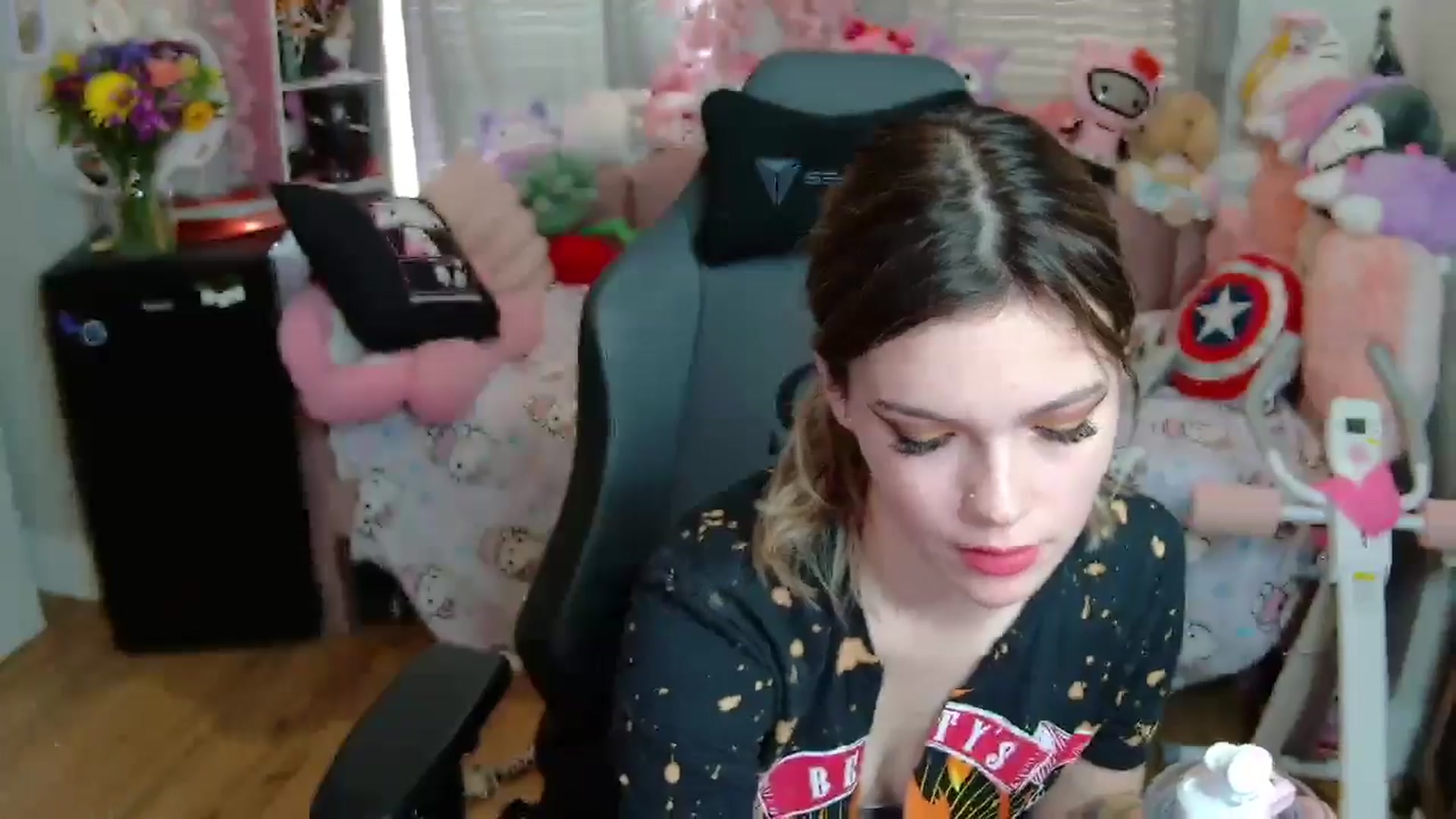 Gallery image thumbnail from Lil__Bunny's myfreecams stream on, 03/18/2025, 14:58 image 19 of 20