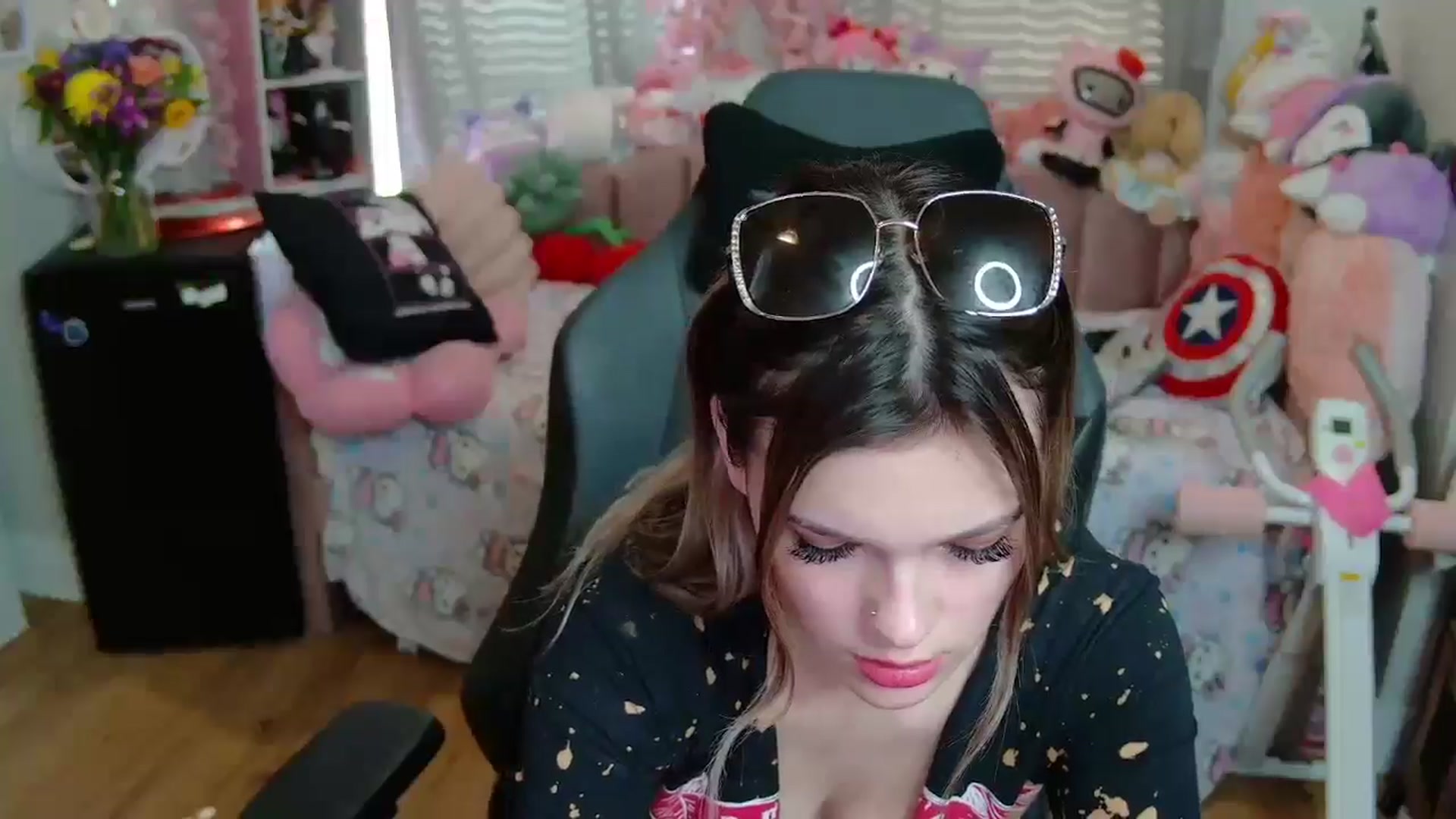 Gallery image thumbnail from Lil__Bunny's myfreecams stream on, 03/18/2025, 17:30 image 6 of 20