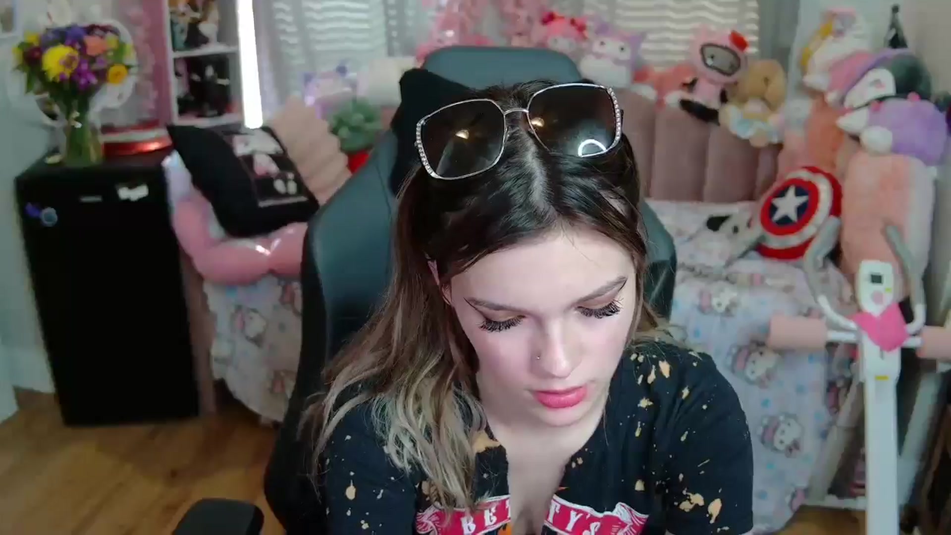 Gallery image thumbnail from Lil__Bunny's myfreecams stream on, 03/18/2025, 17:30 image 8 of 20