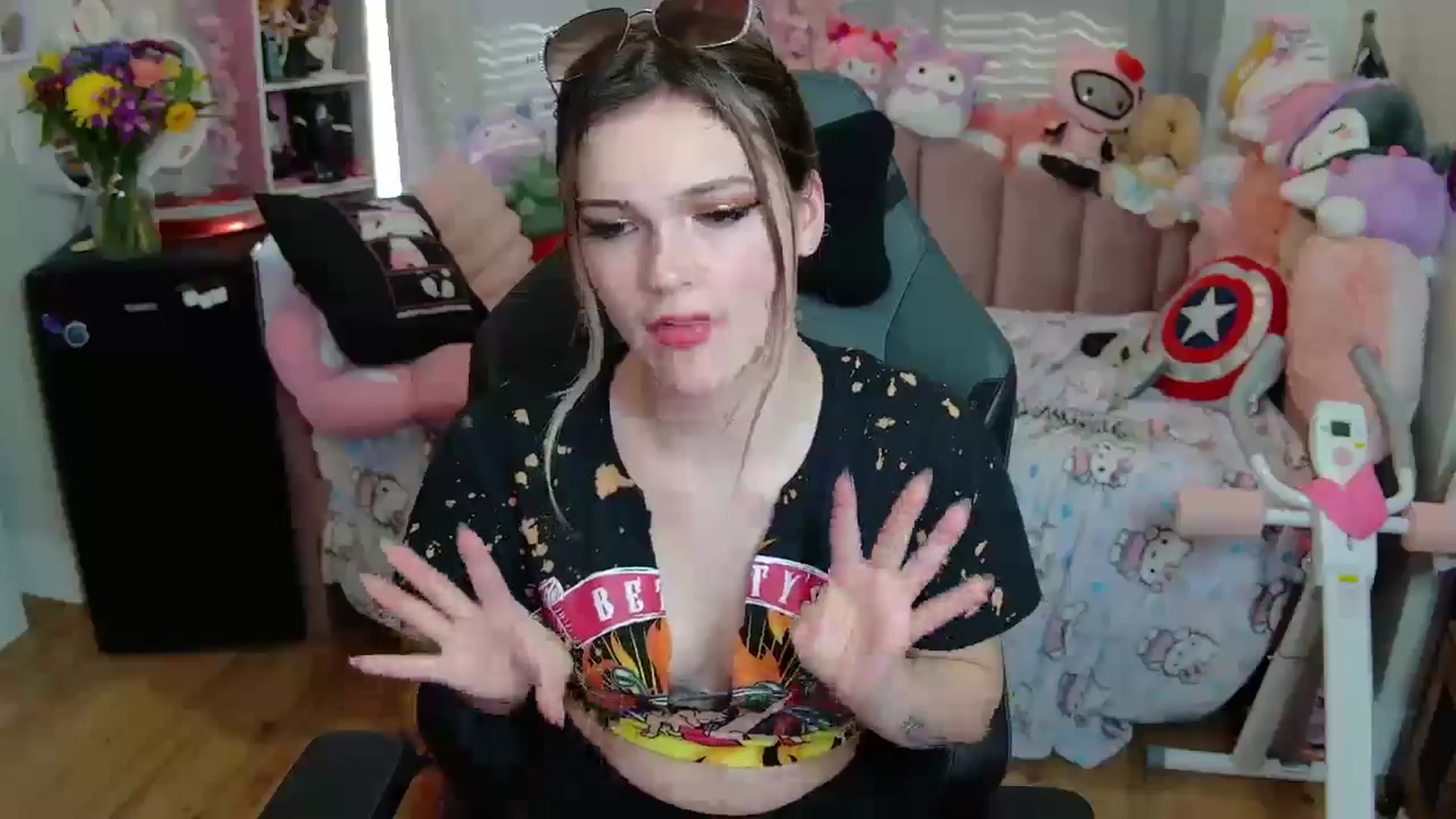 Gallery image thumbnail from Lil__Bunny's myfreecams stream on, 03/18/2025, 17:30 image 19 of 20