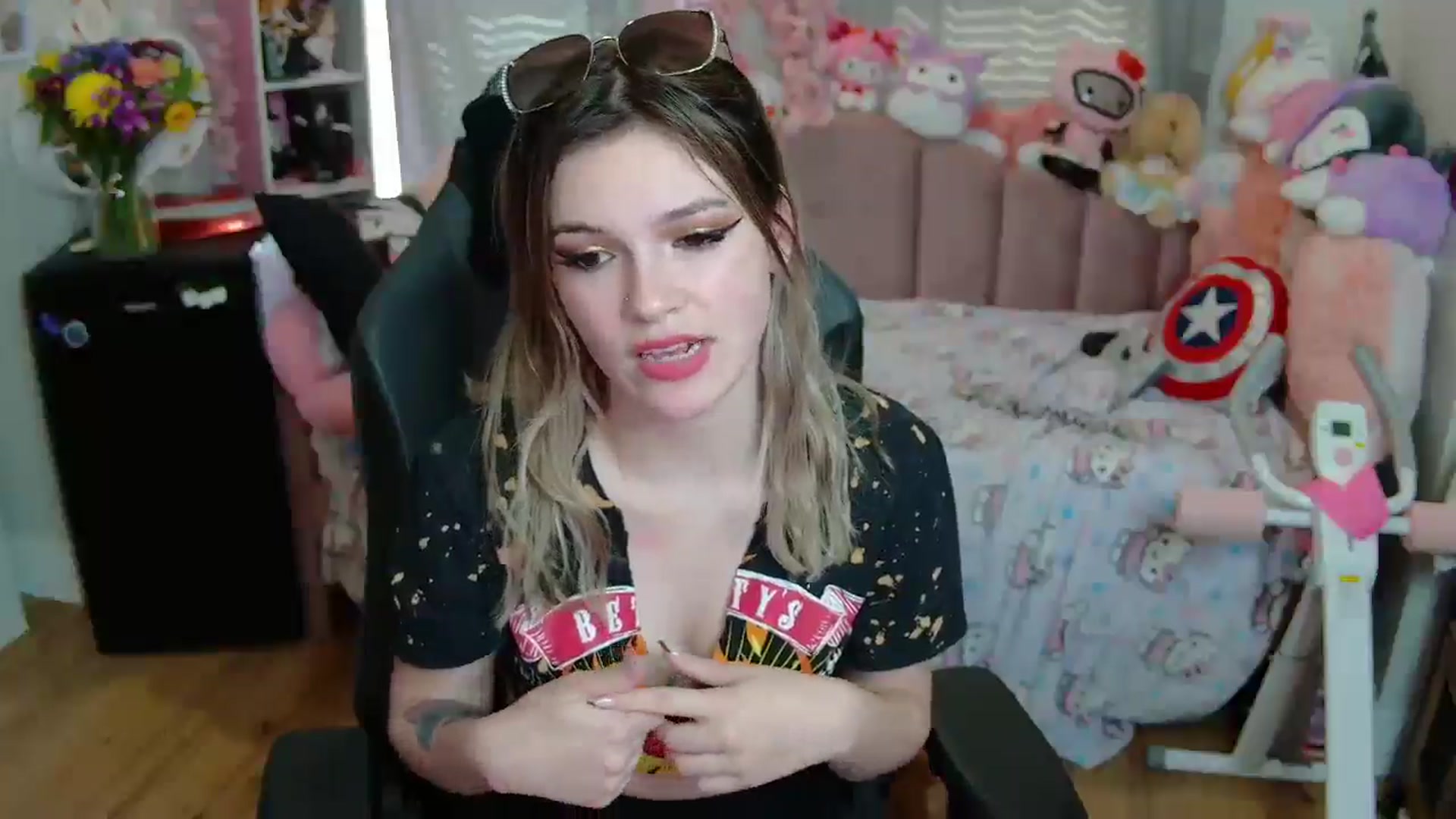 Gallery image thumbnail from Lil__Bunny's myfreecams stream on, 03/18/2025, 17:30 image 16 of 20
