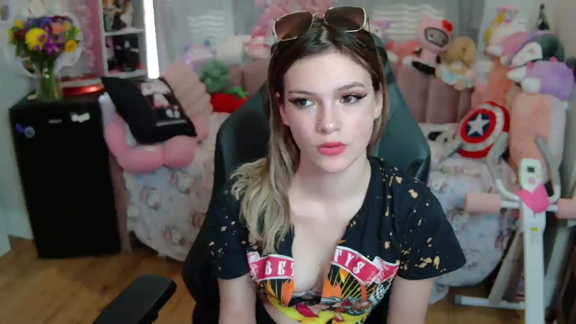 Gallery image thumbnail from Lil__Bunny's myfreecams stream on, 03/18/2025, 17:30 image 20 of 20